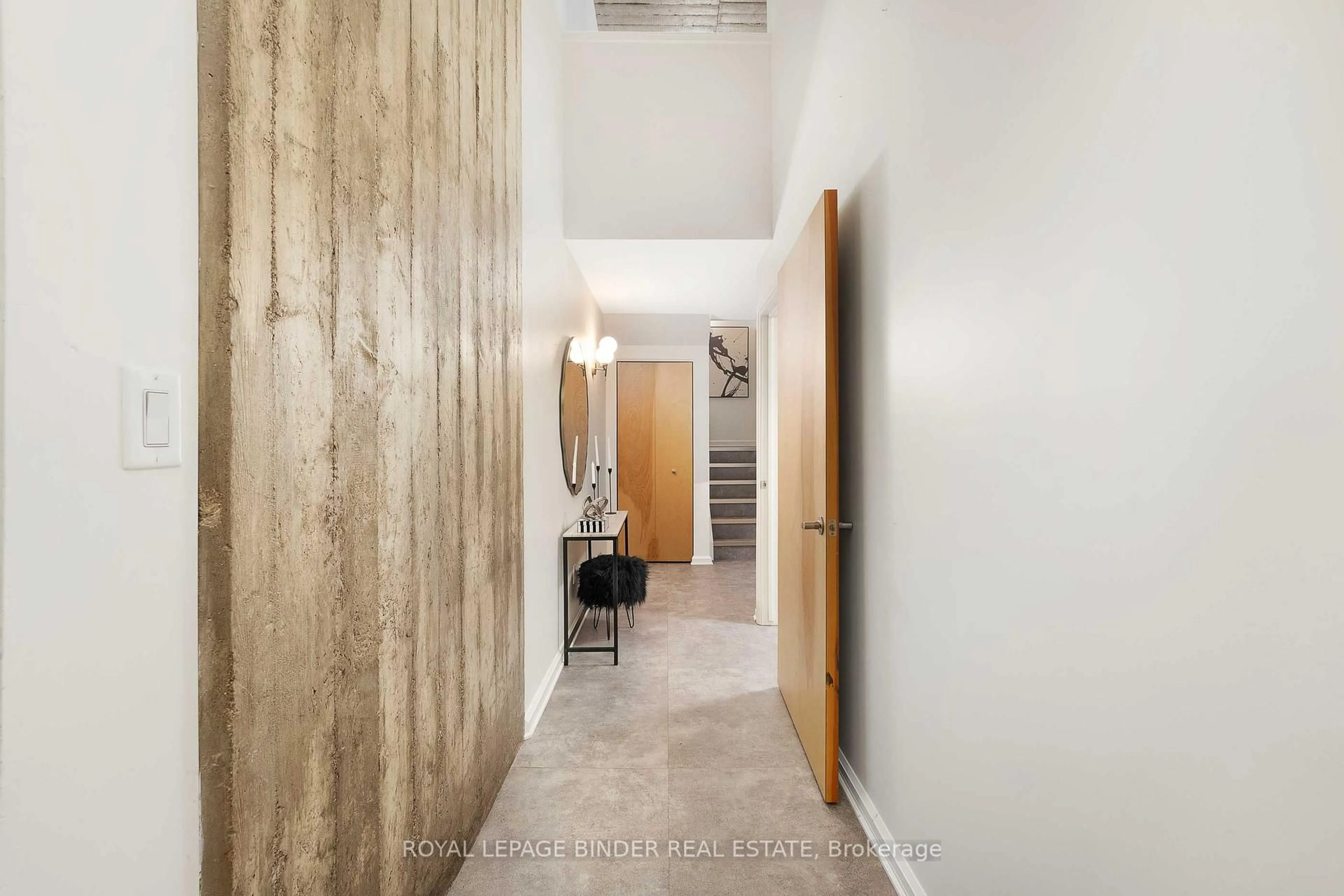 Indoor entryway for 2175 Wyandotte St #102, Windsor Ontario N8Y 5B9