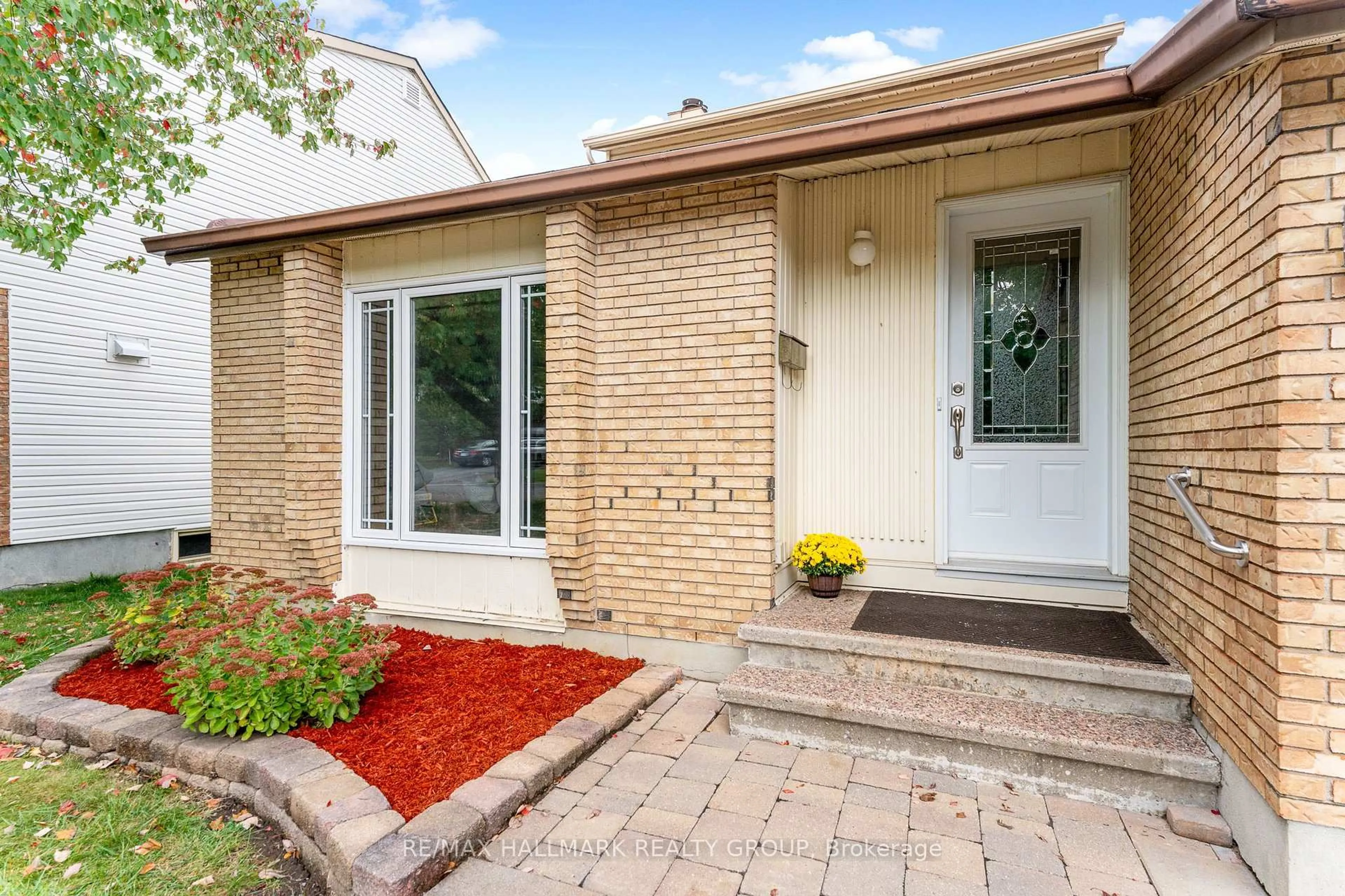 Home with brick exterior material, street for 1075 Avignon Crt, Ottawa Ontario K1C 2N4