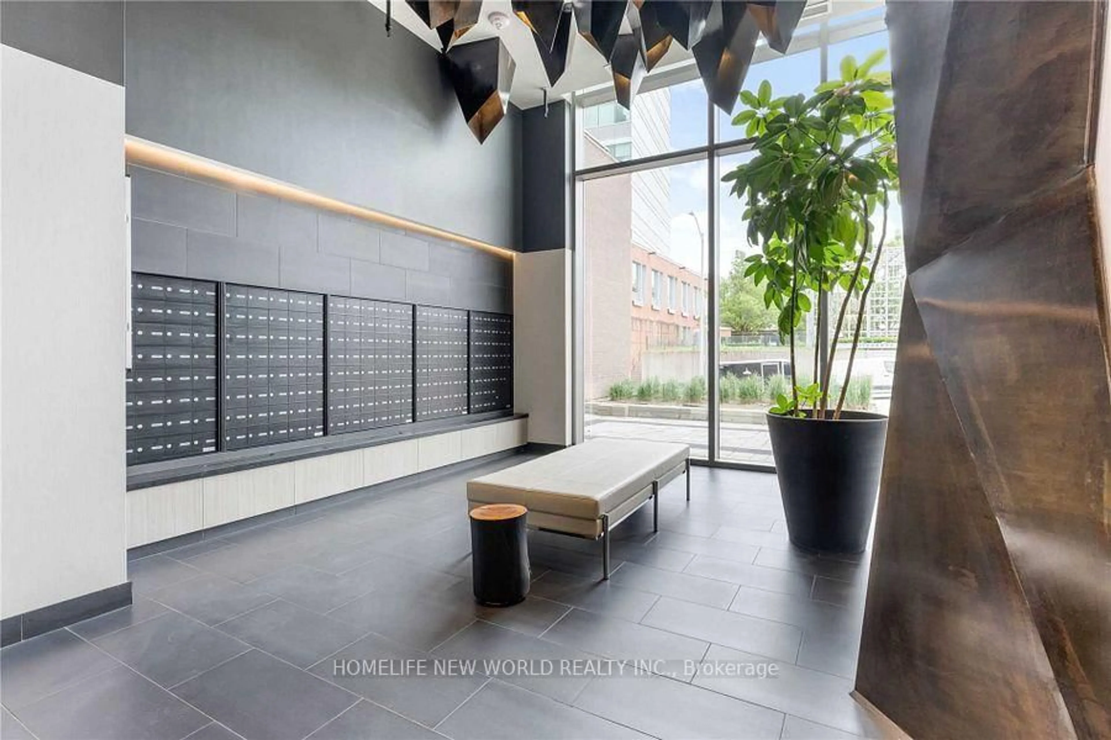 Indoor foyer for 85 Duke St #201, Kitchener Ontario N2H 0B7