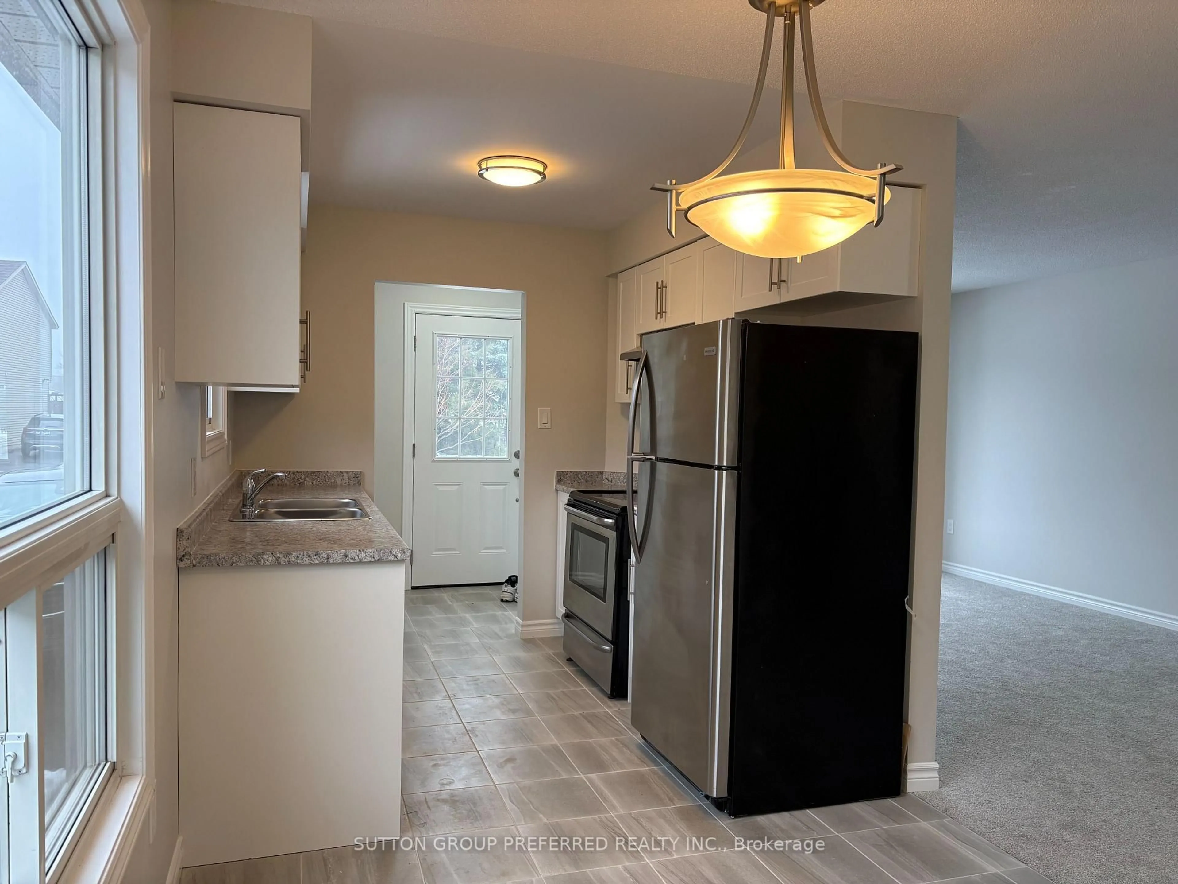 Standard kitchen, unknown for 195 Simpson Cres, London East Ontario N5V 5E1