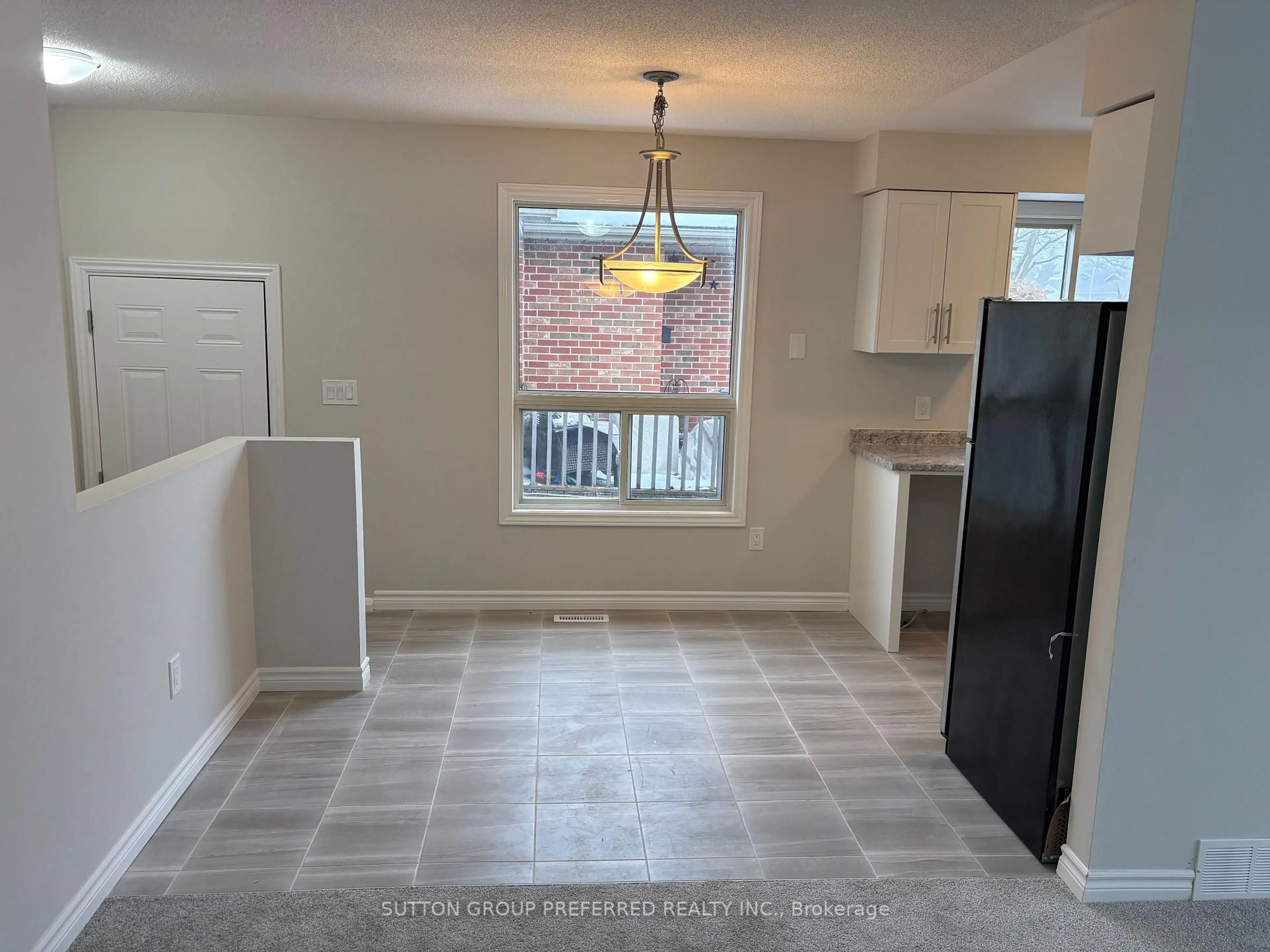 Open concept kitchen, ceramic/tile floor for 195 Simpson Cres, London East Ontario N5V 5E1