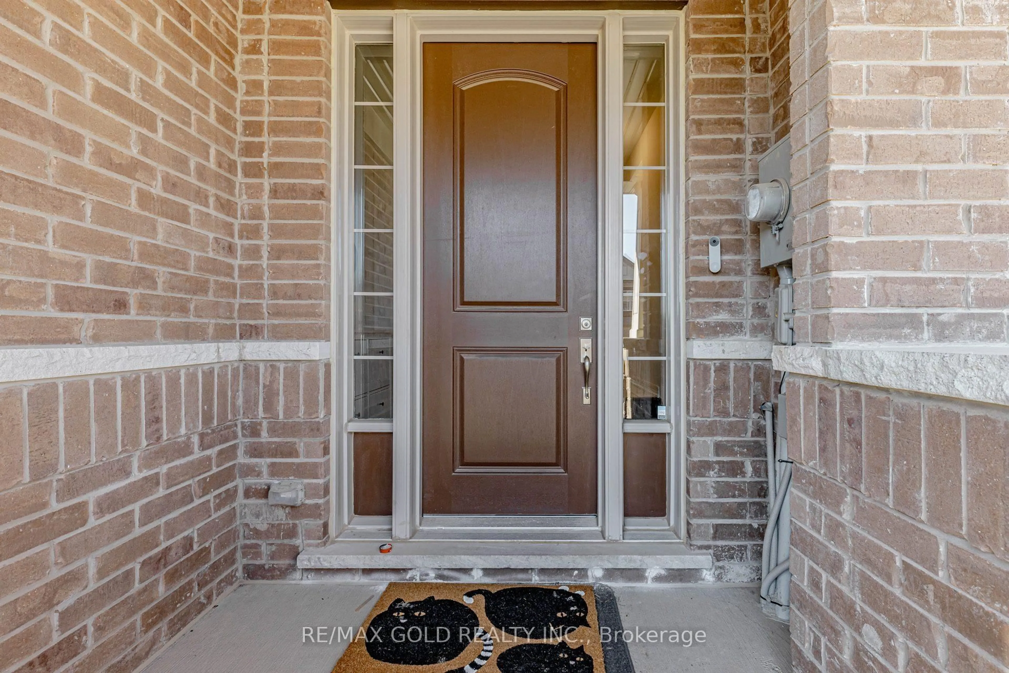 Indoor entryway for 46 Reistwood Dr, Kitchener Ontario N2R 0N8