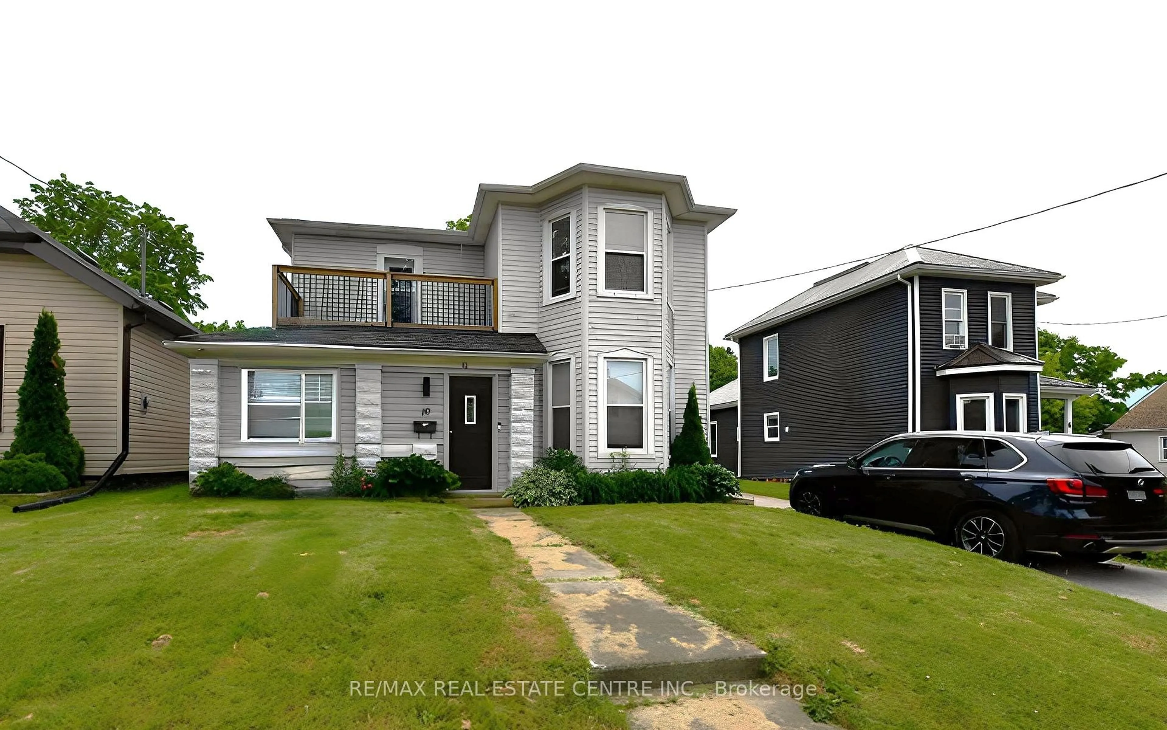A pic from outside/outdoor area/front of a property/back of a property/a pic from drone, street for 10 MEDA St, St. Thomas Ontario N5P 1W5