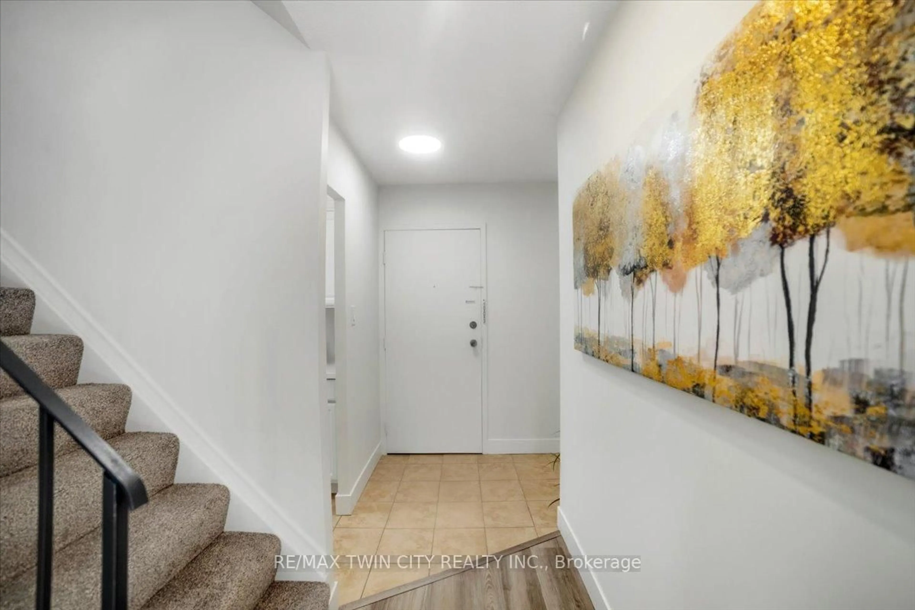 Indoor entryway for 36 Hayhurst Rd #358, Brantford Ontario N3R 6Y9