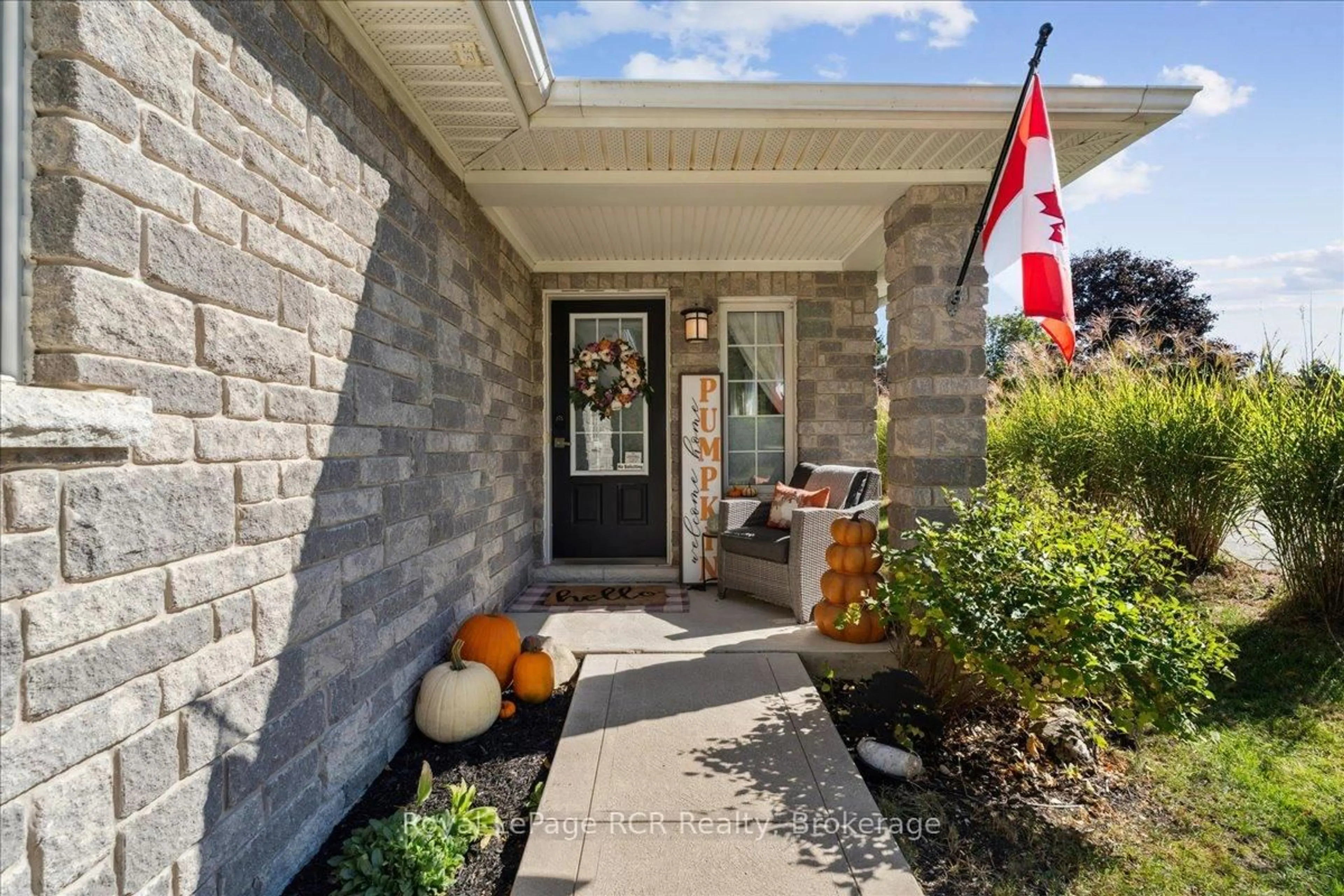 Indoor entryway for 1807 8th Ave, Owen Sound Ontario N4K 0A7