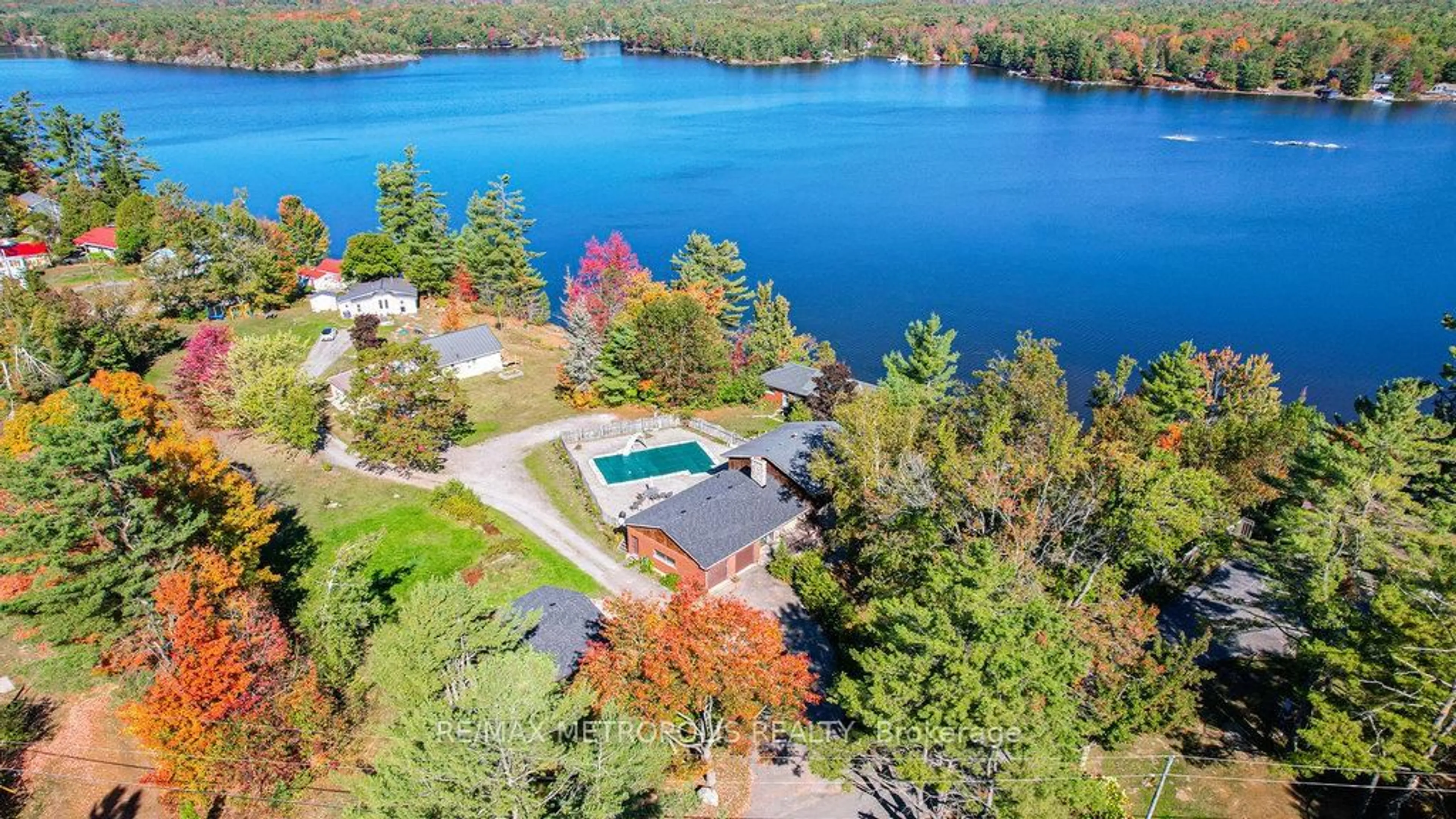 A pic from outside/outdoor area/front of a property/back of a property/a pic from drone, water/lake/river/ocean view for 186 Pinedale Lane, Gravenhurst Ontario P1P 1B4