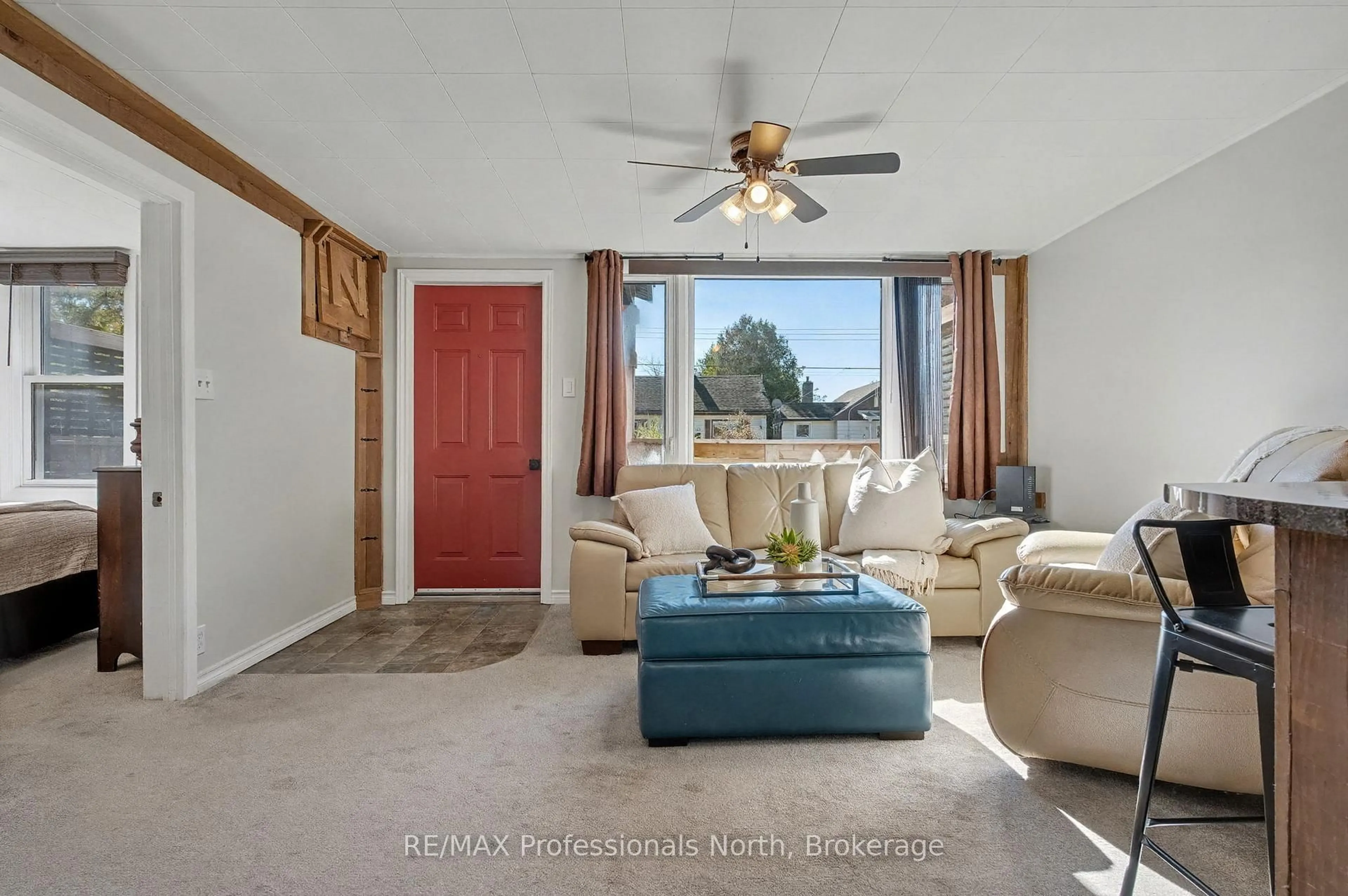 Living room with furniture, unknown for 161 Quebec St, Bracebridge Ontario P1L 1E3