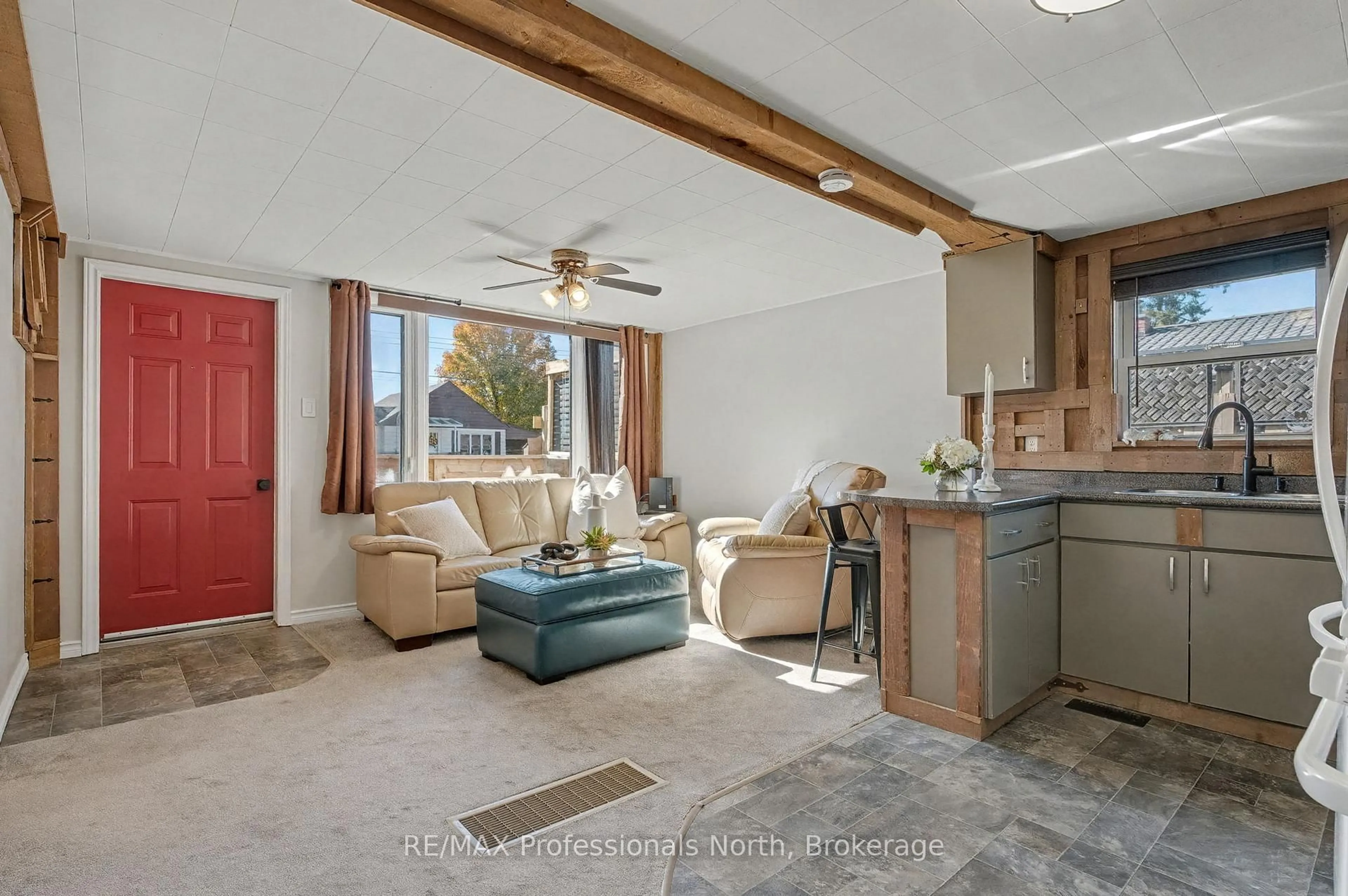 Open concept kitchen, unknown for 161 Quebec St, Bracebridge Ontario P1L 1E3