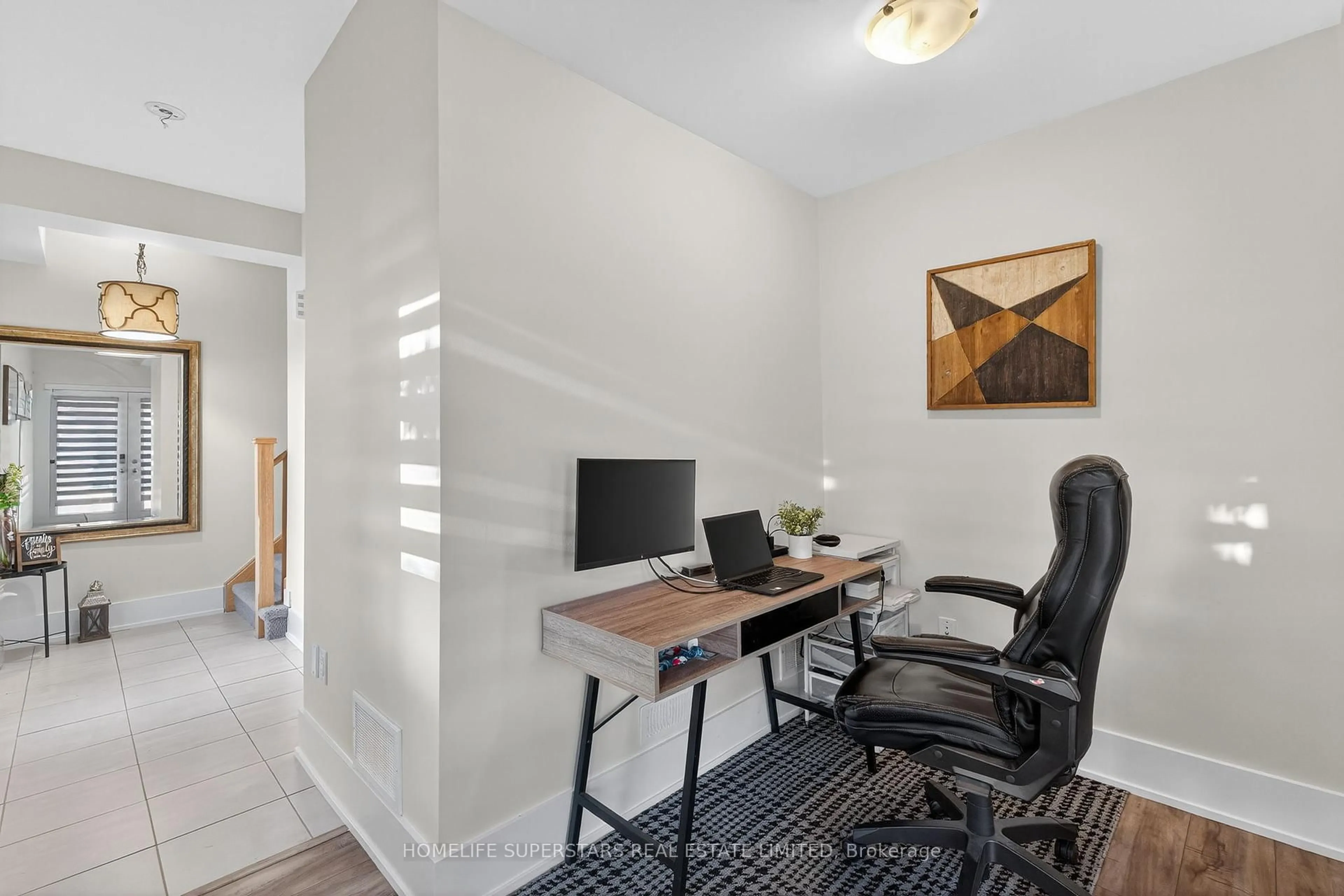 A pic of a room for 590 NORTH SERVICE Rd #130, Hamilton Ontario L8E 0K5