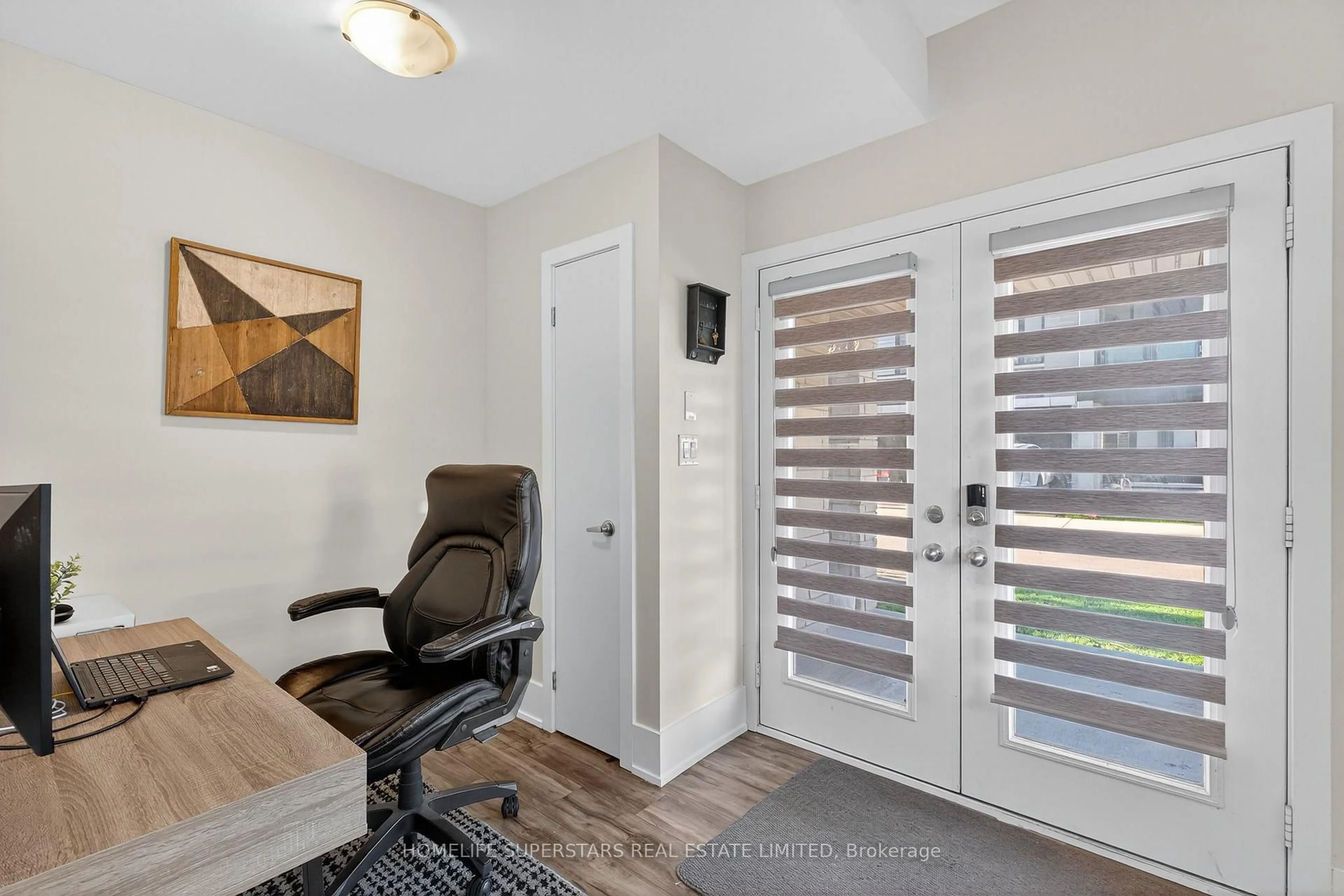 Indoor entryway for 590 NORTH SERVICE Rd #130, Hamilton Ontario L8E 0K5