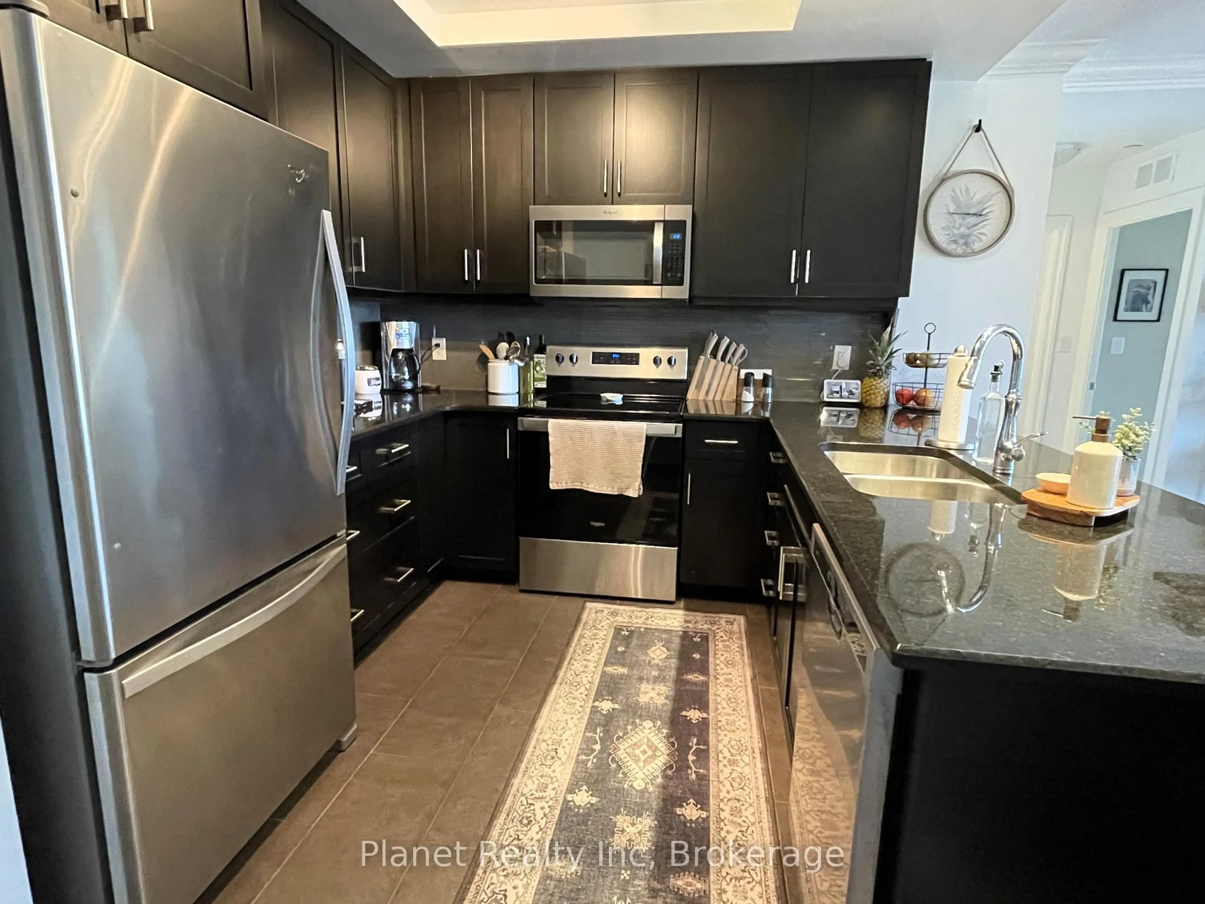 Standard kitchen, unknown for 150 WELLINGTON St #501, Guelph Ontario N1H 0B5