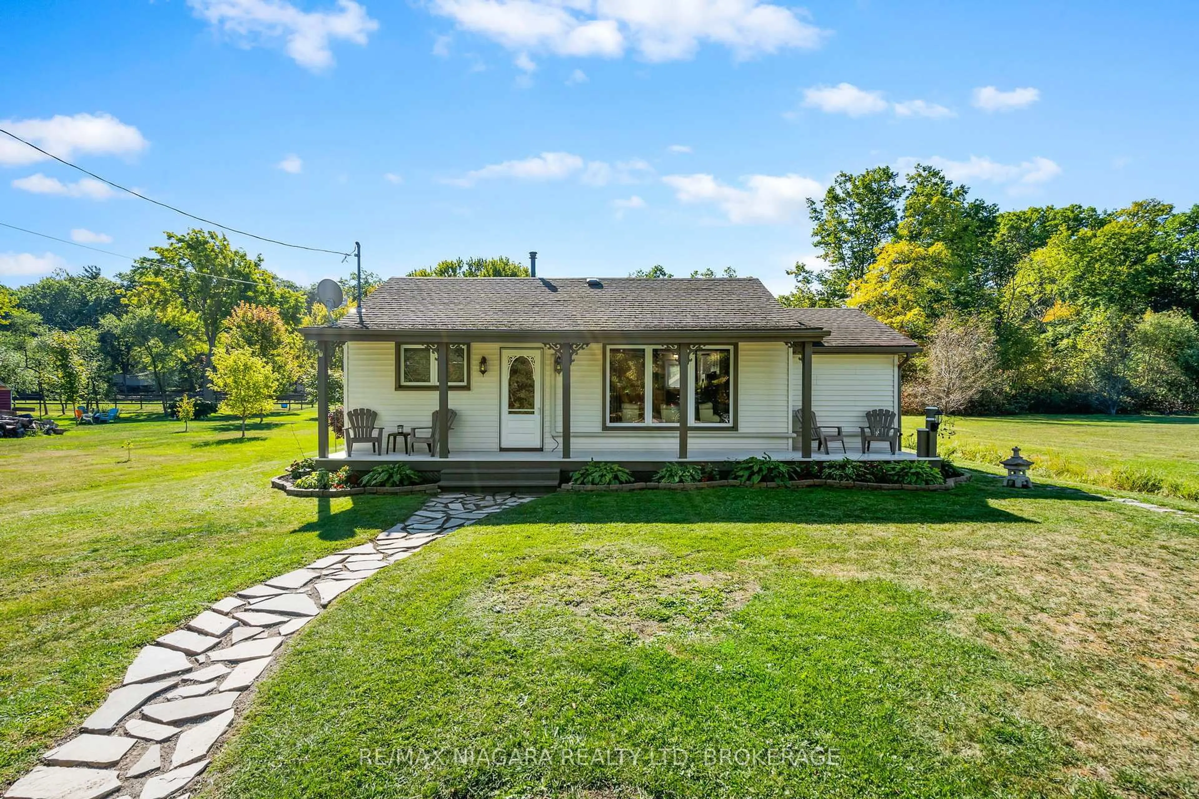 A pic from outside/outdoor area/front of a property/back of a property/a pic from drone, unknown for 2837 Firelane 4, Port Colborne Ontario L3K 5V3