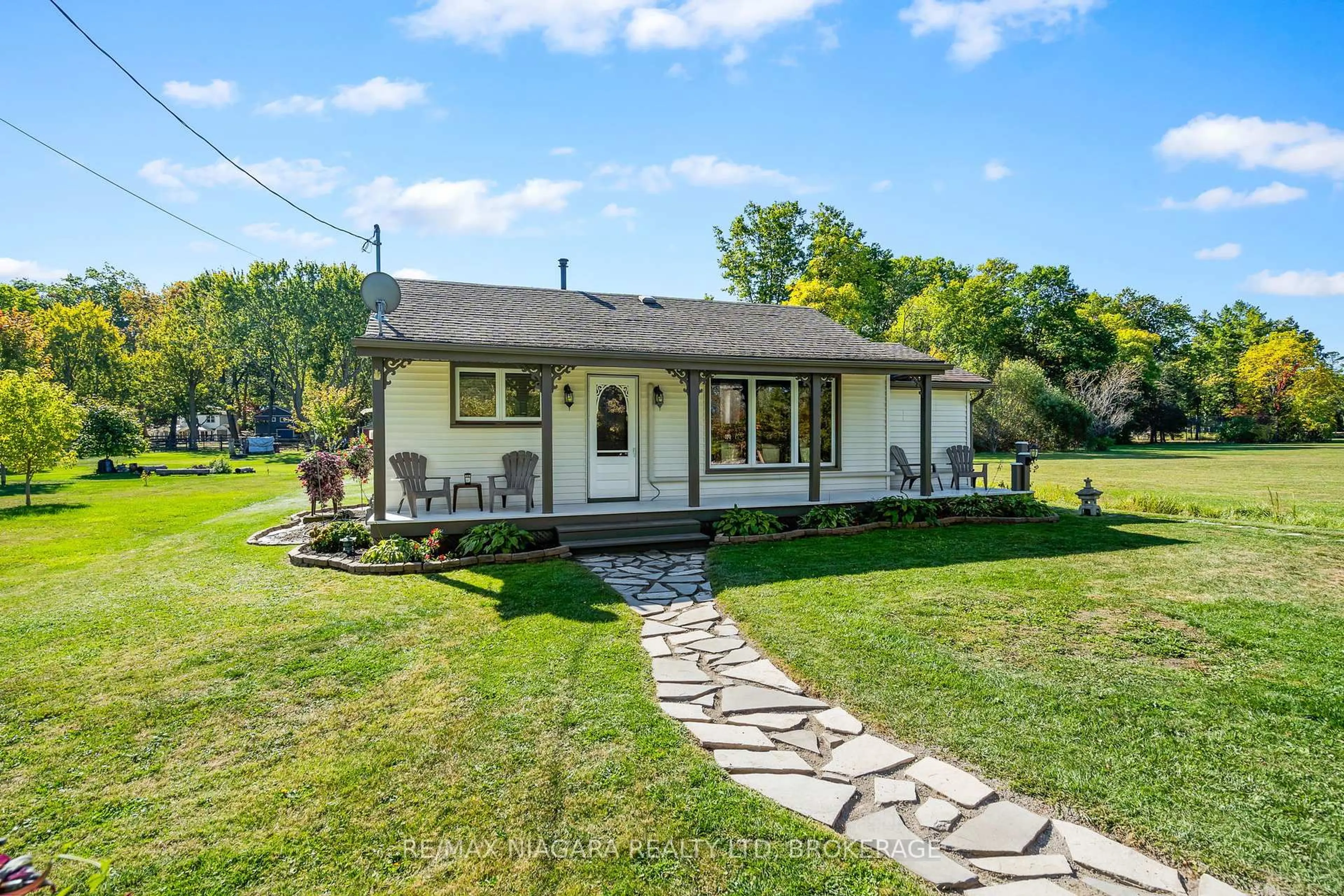 A pic from outside/outdoor area/front of a property/back of a property/a pic from drone, street for 2837 Firelane 4, Port Colborne Ontario L3K 5V3