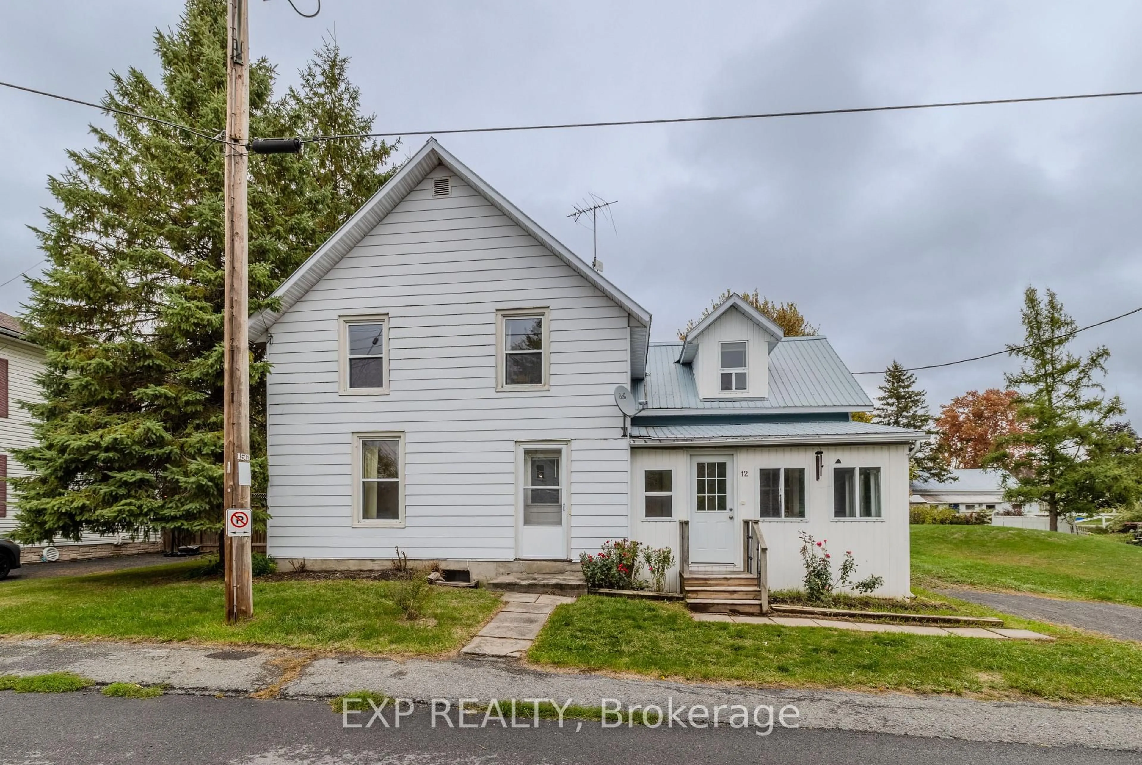 A pic from outside/outdoor area/front of a property/back of a property/a pic from drone, street for 12 Ash St, South Stormont Ontario K0C 1Y0