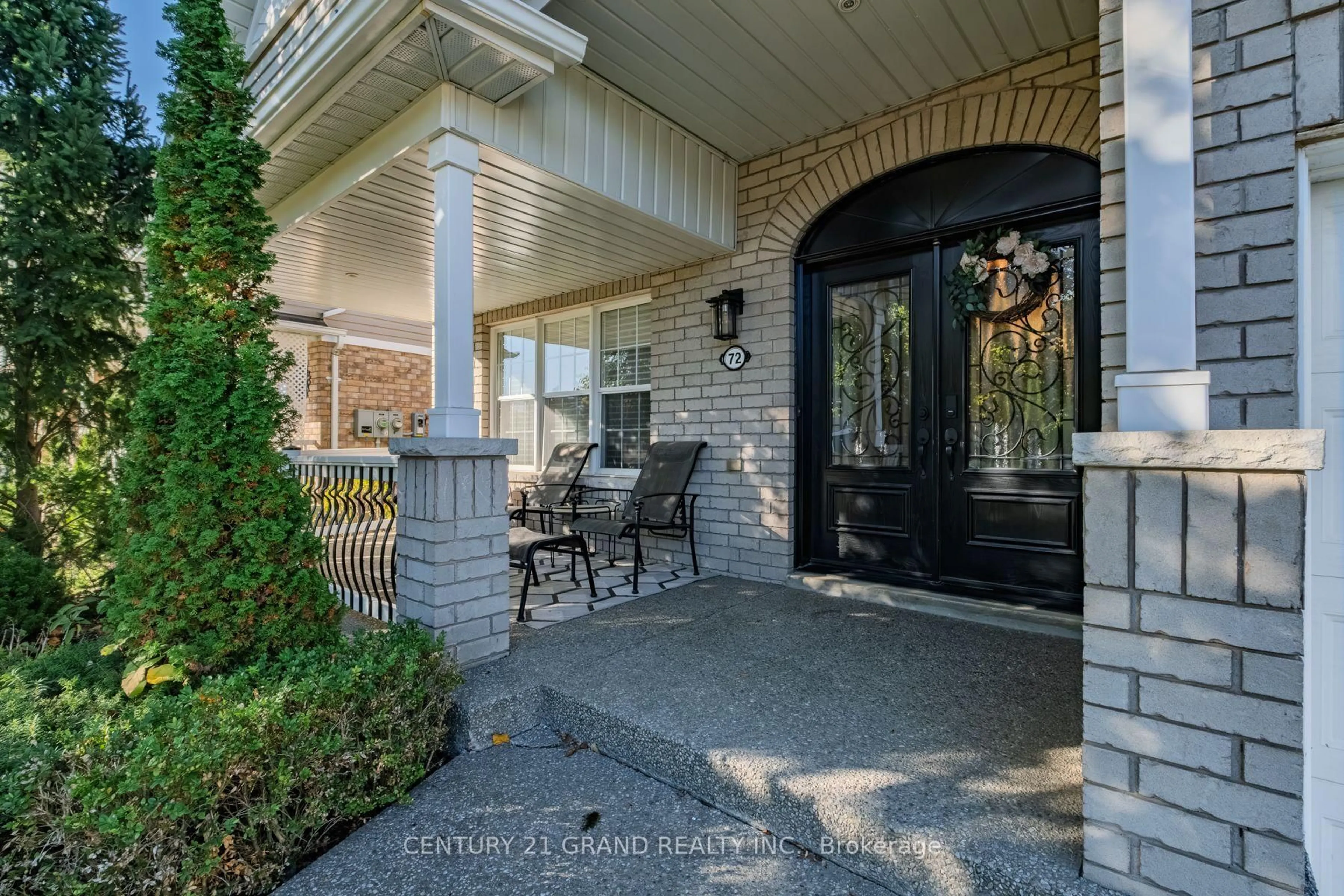 Indoor entryway for 72 Hunter Way, Brantford Ontario N3T 0A2