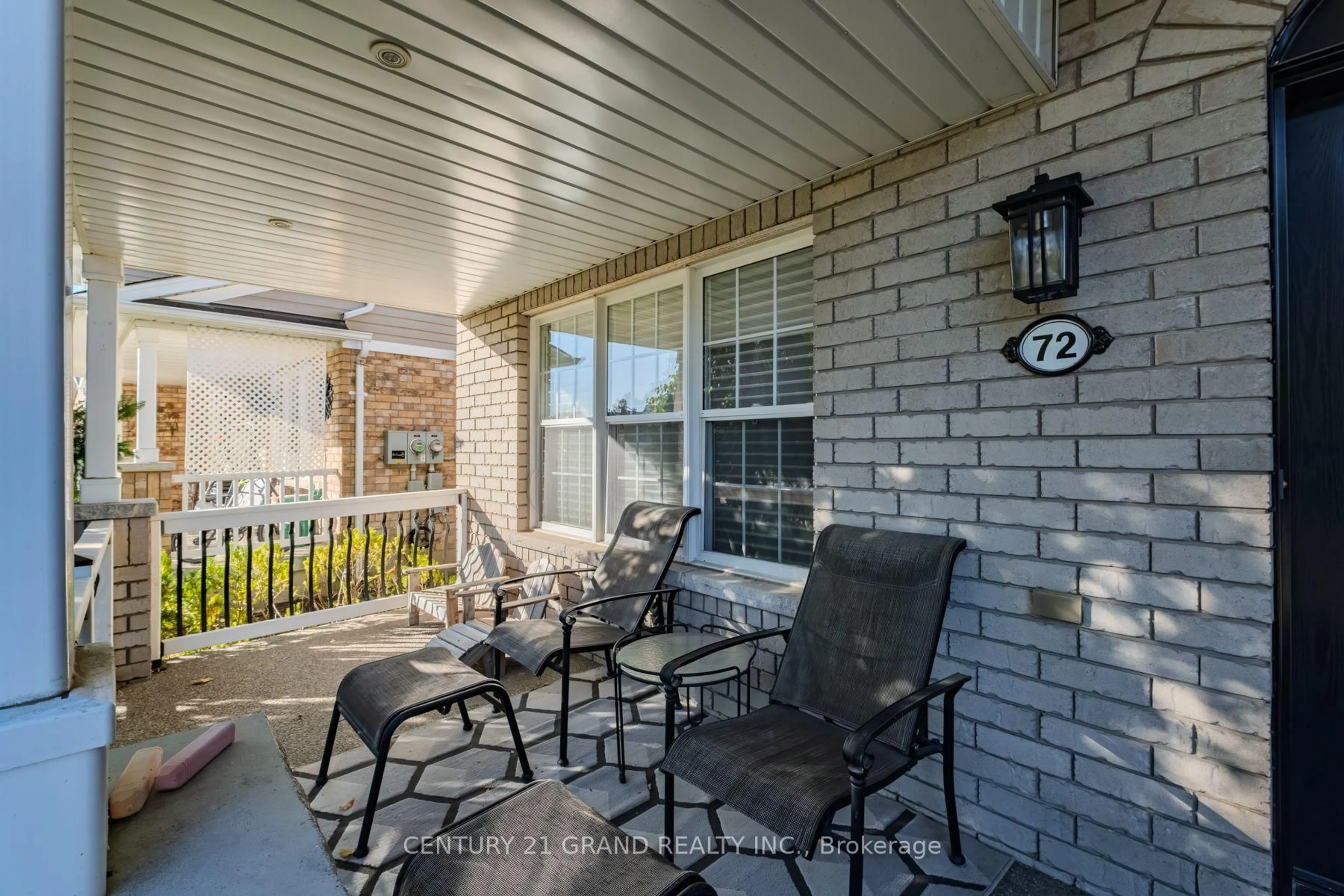 Patio, street for 72 Hunter Way, Brantford Ontario N3T 0A2