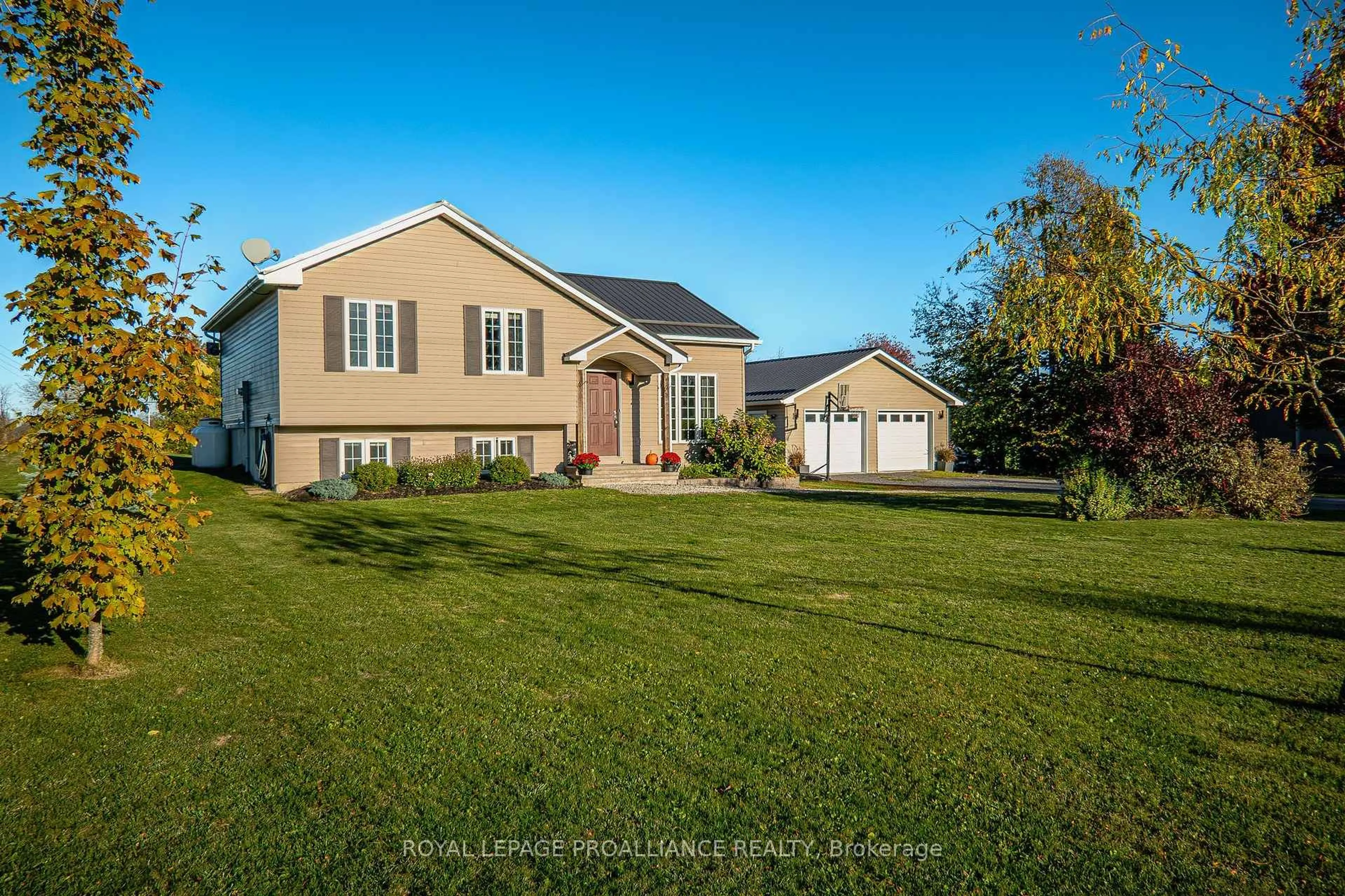 A pic from outside/outdoor area/front of a property/back of a property/a pic from drone, unknown for 236 Roslin Rd, Belleville Ontario K0K 2Y0