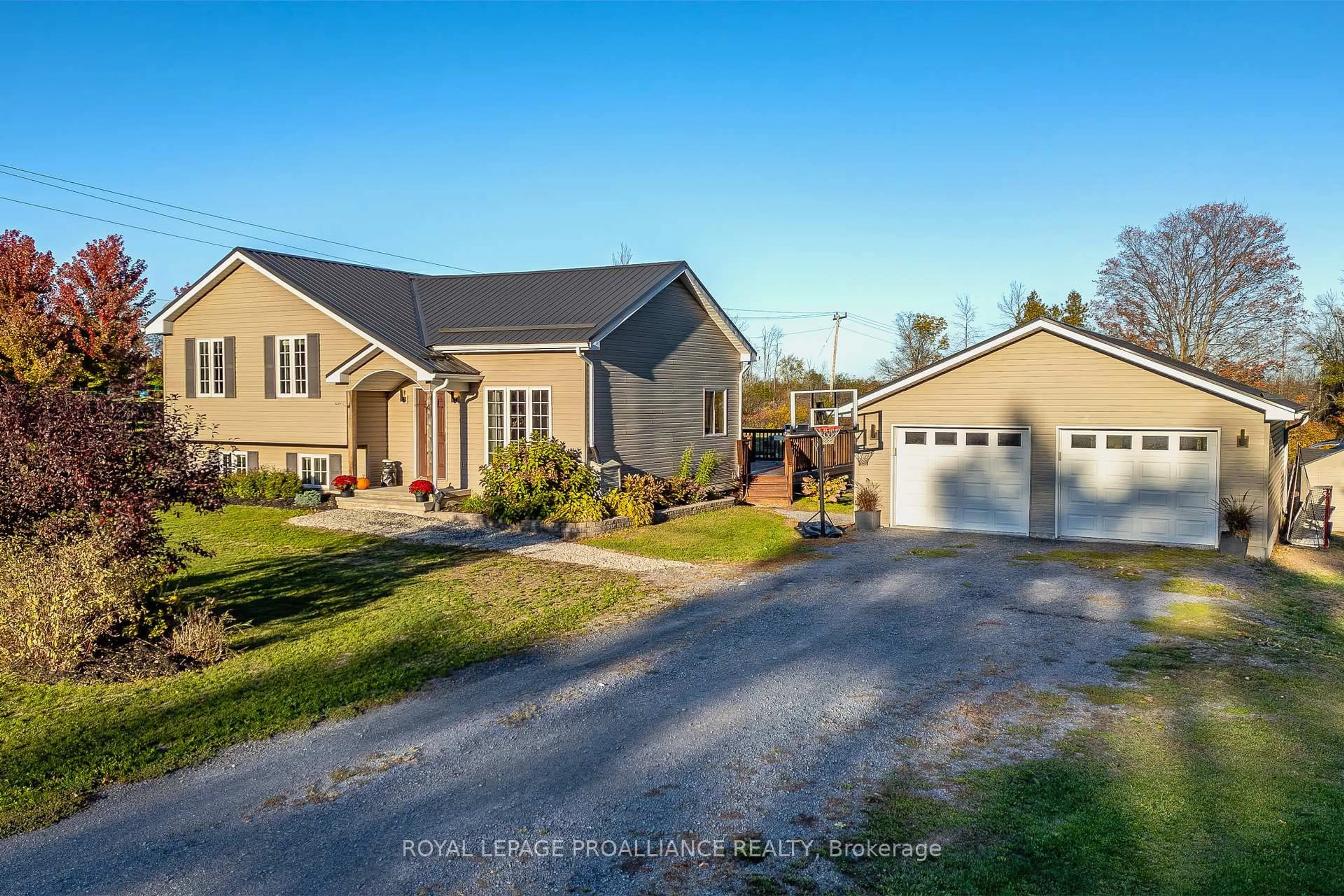 A pic from outside/outdoor area/front of a property/back of a property/a pic from drone, street for 236 Roslin Rd, Belleville Ontario K0K 2Y0