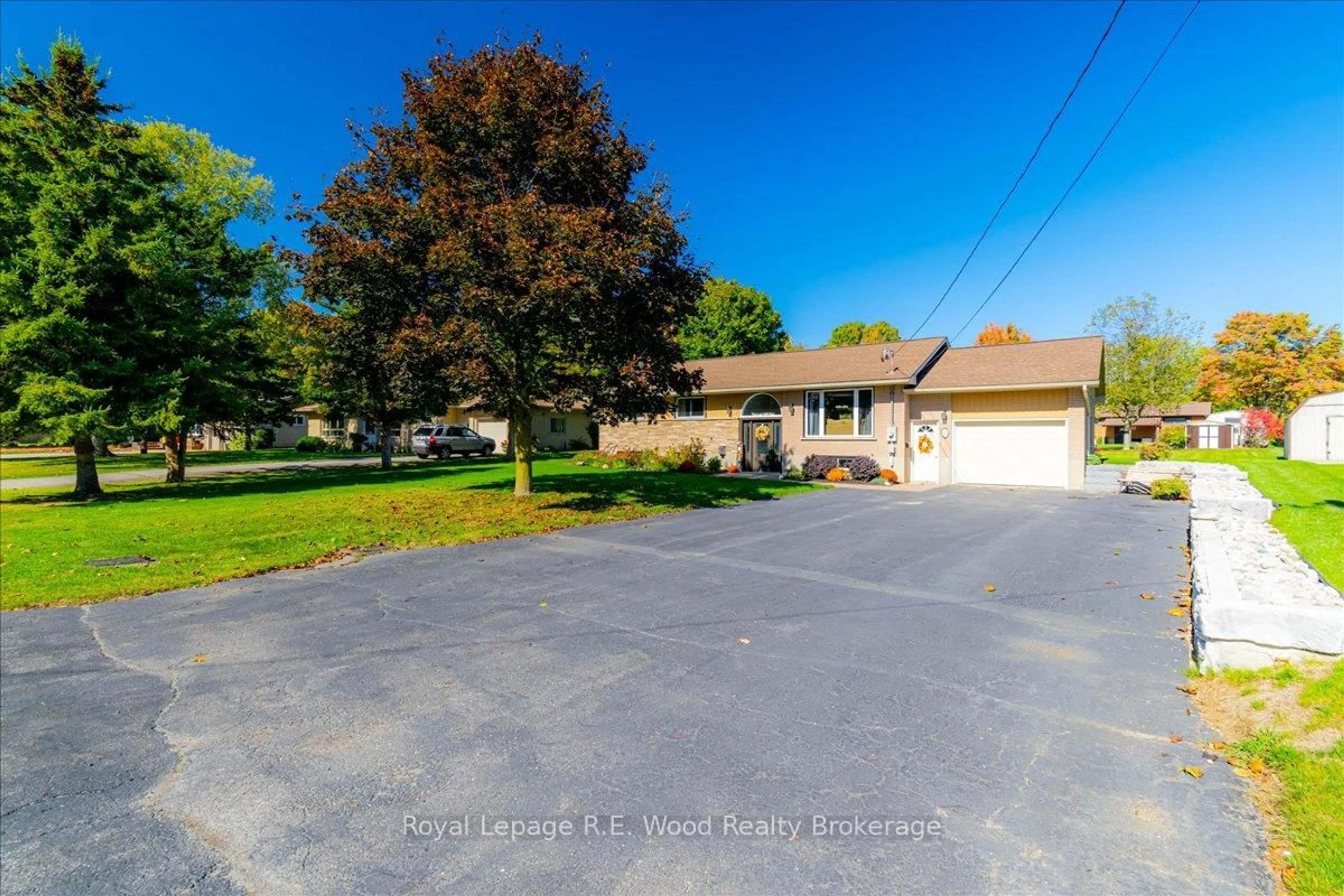 A pic from outside/outdoor area/front of a property/back of a property/a pic from drone, street for 49 Dereham Dr, Tillsonburg Ontario N4G 2B1