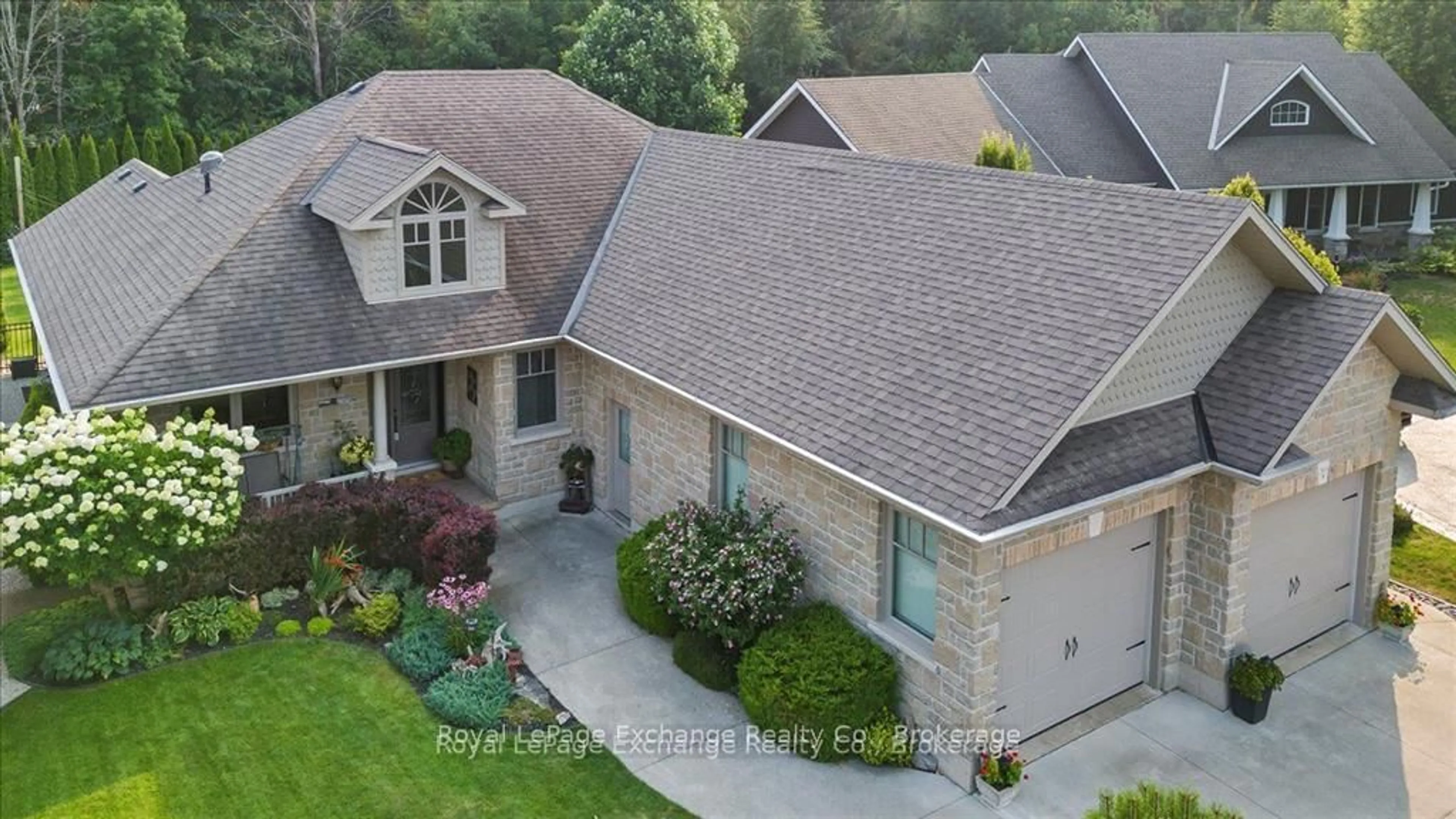 A pic from outside/outdoor area/front of a property/back of a property/a pic from drone, street for 569 Creekwood Dr, Saugeen Shores Ontario N0H 2L0