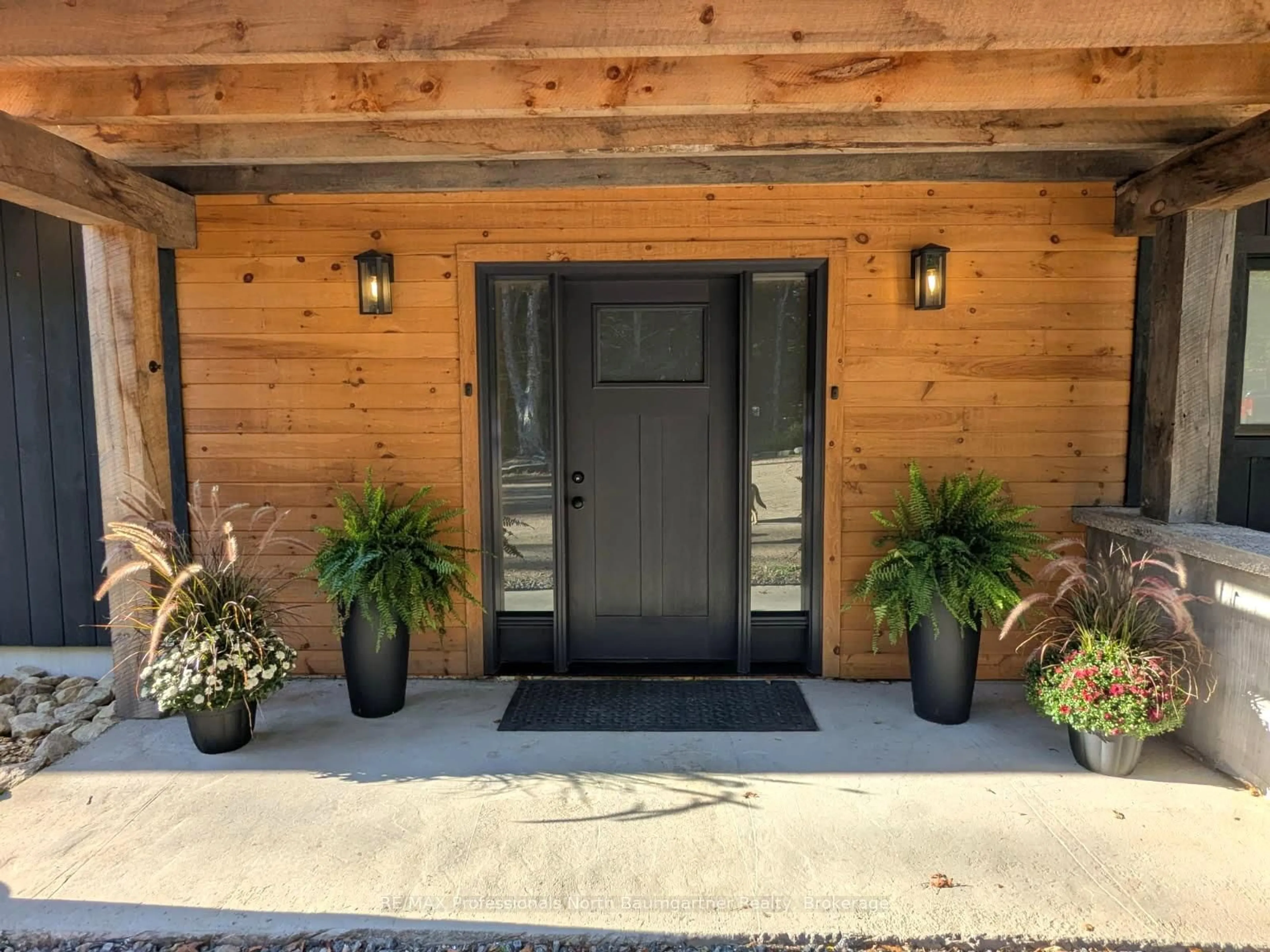 Indoor entryway for 1592 Buckslide Rd, Algonquin Highlands Ontario K0M 1S0