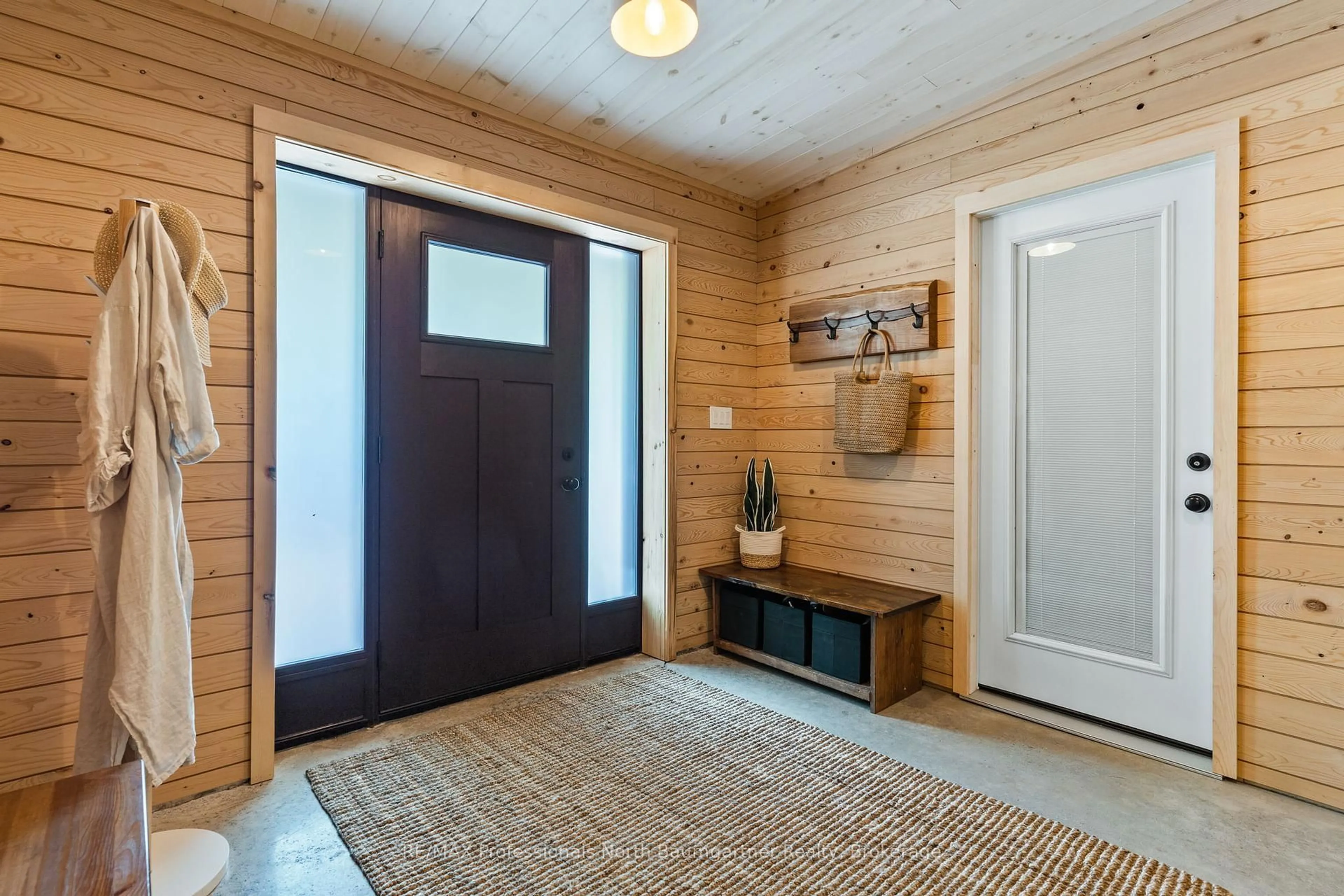 Indoor entryway for 1592 Buckslide Rd, Algonquin Highlands Ontario K0M 1S0