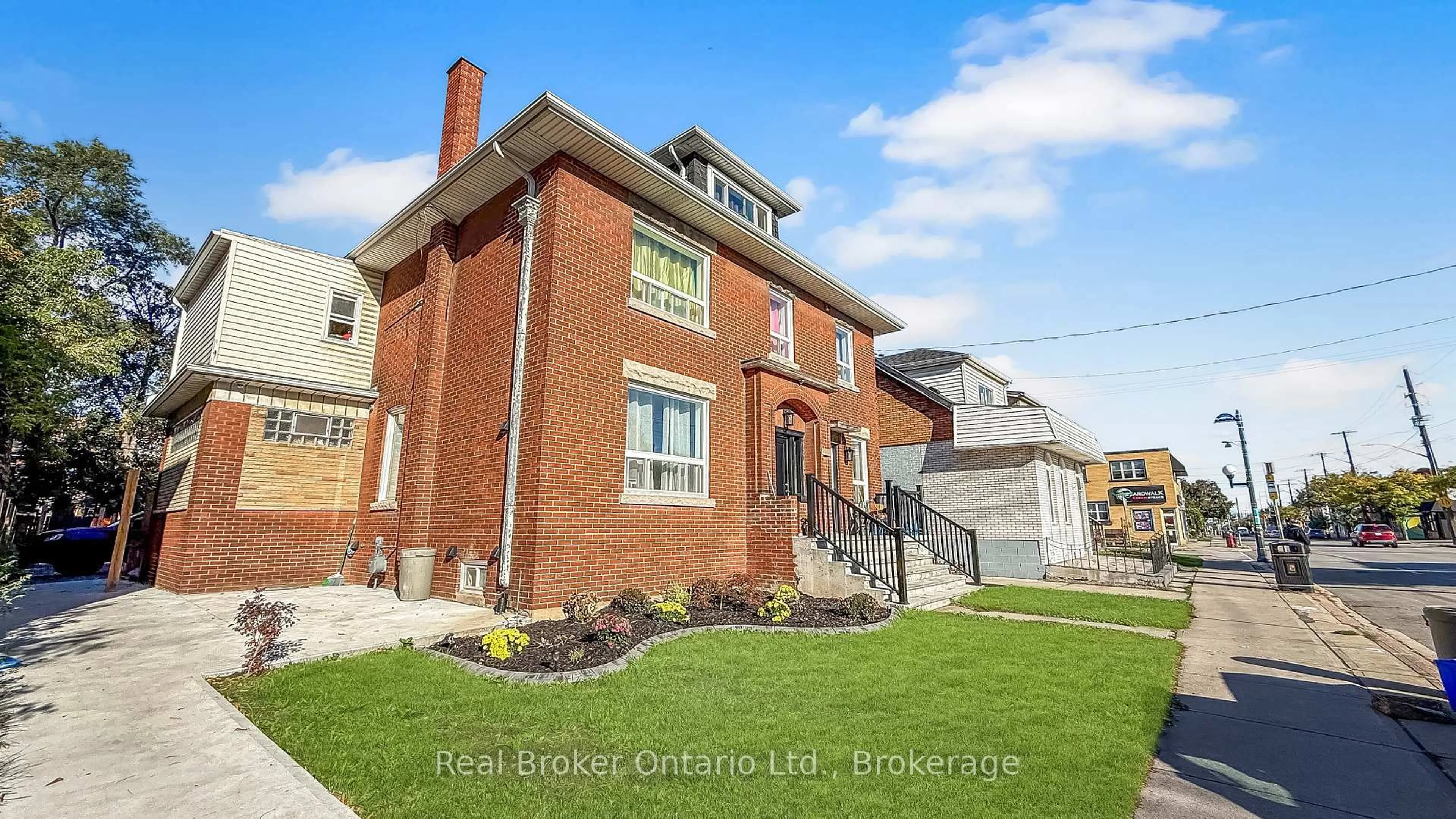 Home with brick exterior material, street for 119 Ottawa St, Hamilton Ontario L8H 3Y9
