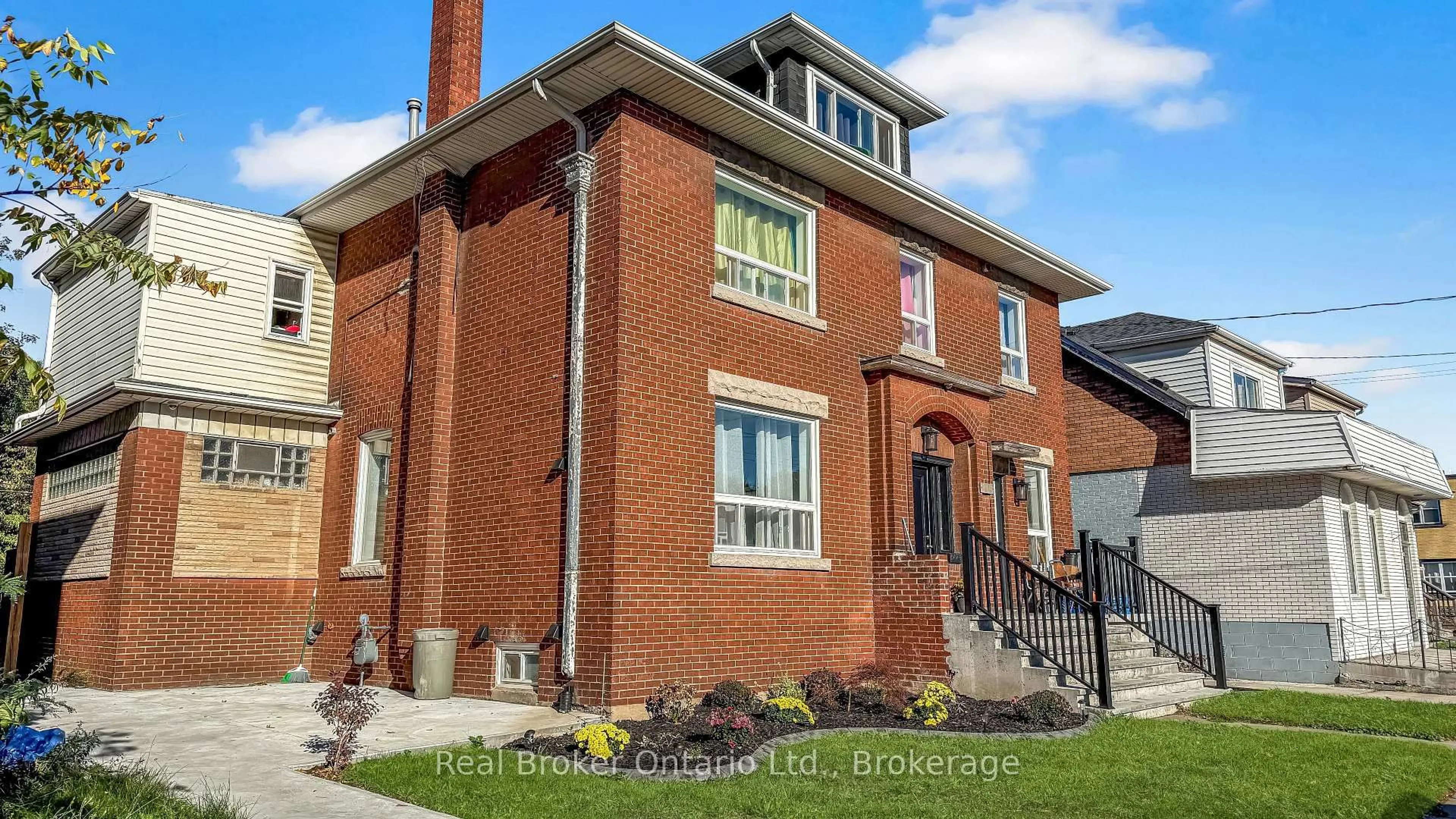 Home with brick exterior material, street for 119 Ottawa St, Hamilton Ontario L8H 3Y9