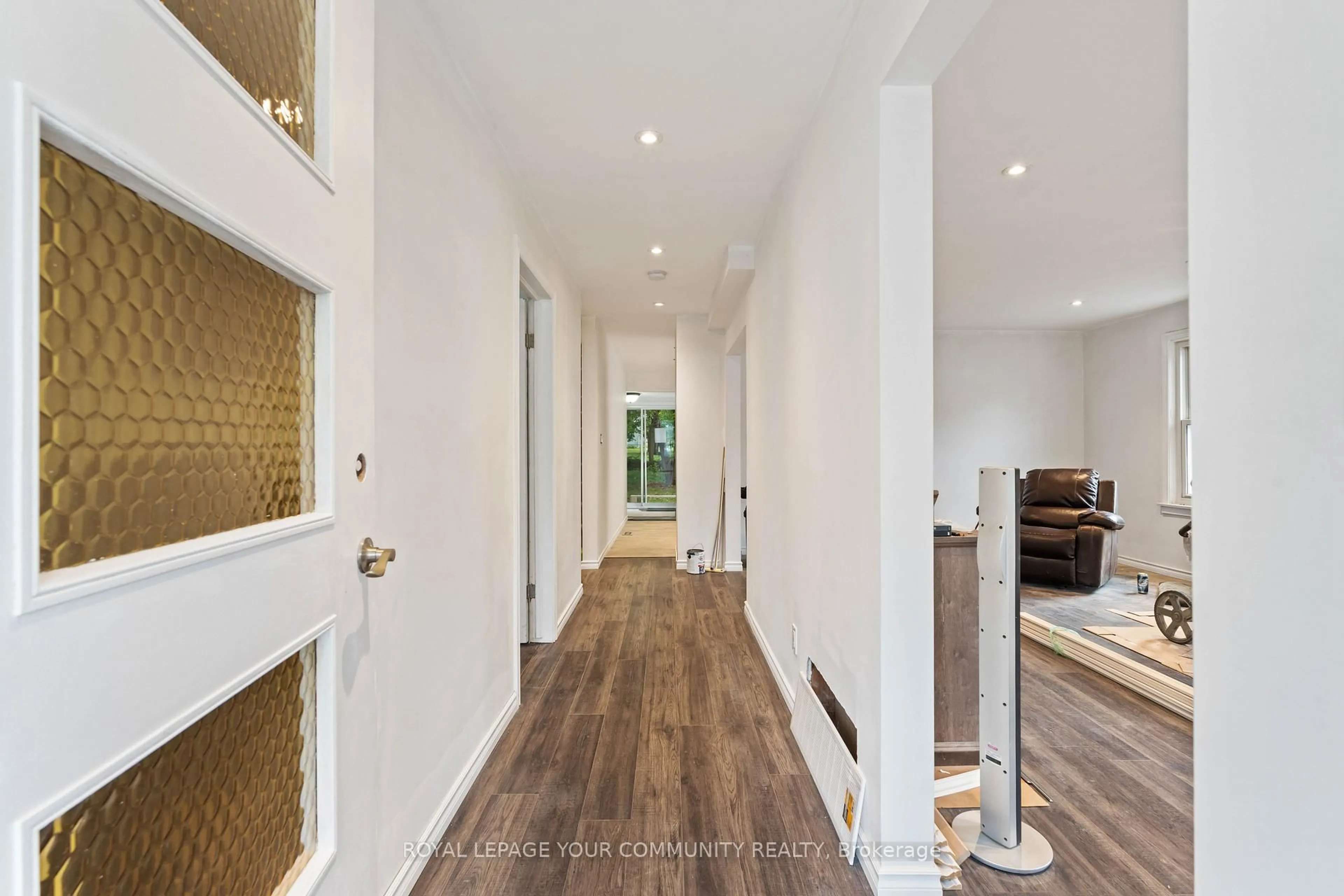 Indoor entryway for 181 Burnham St, Belleville Ontario K8N 3S1