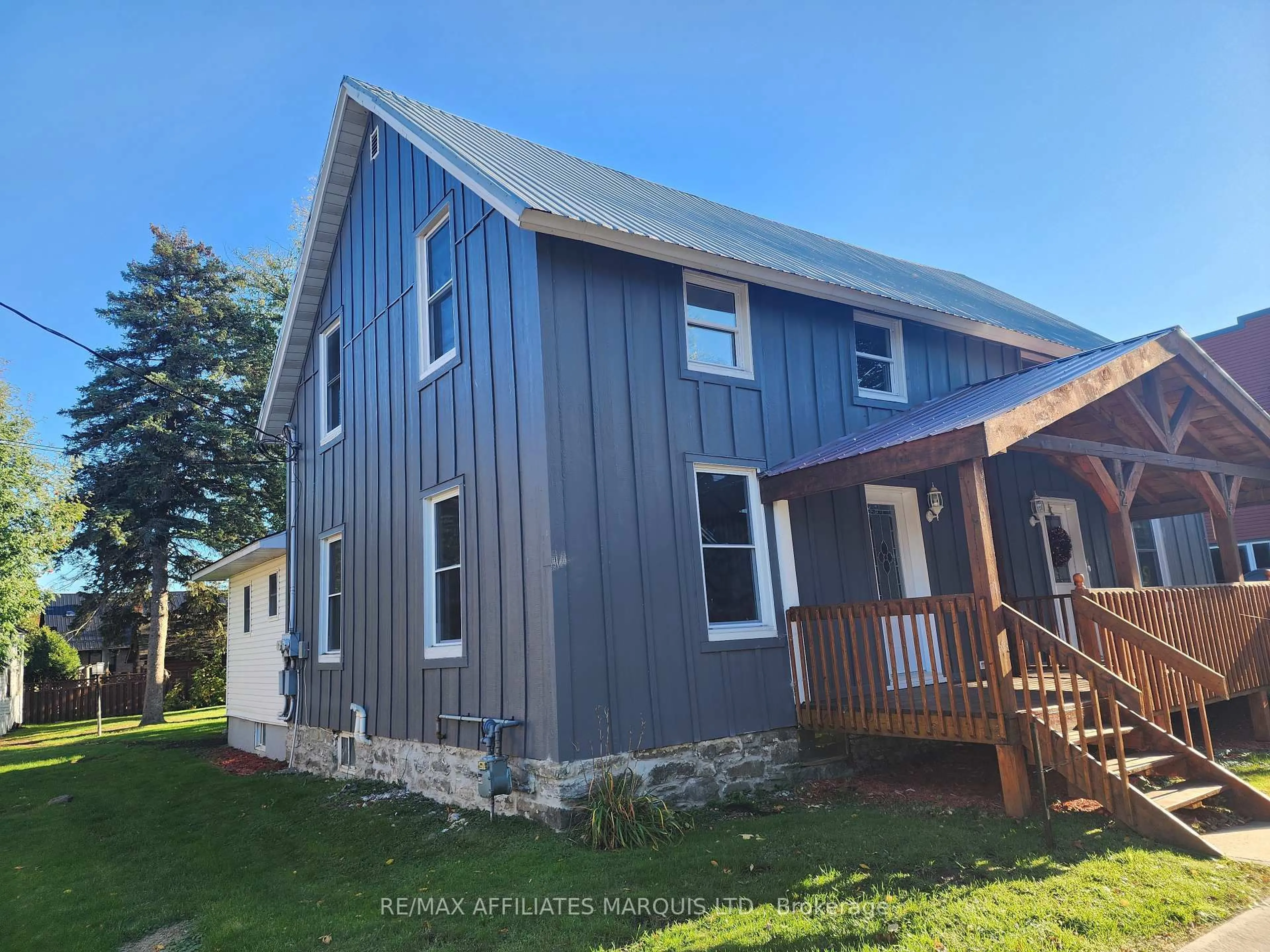 Home with vinyl exterior material, building for 12 Oak St, South Glengarry Ontario K0C 1N0