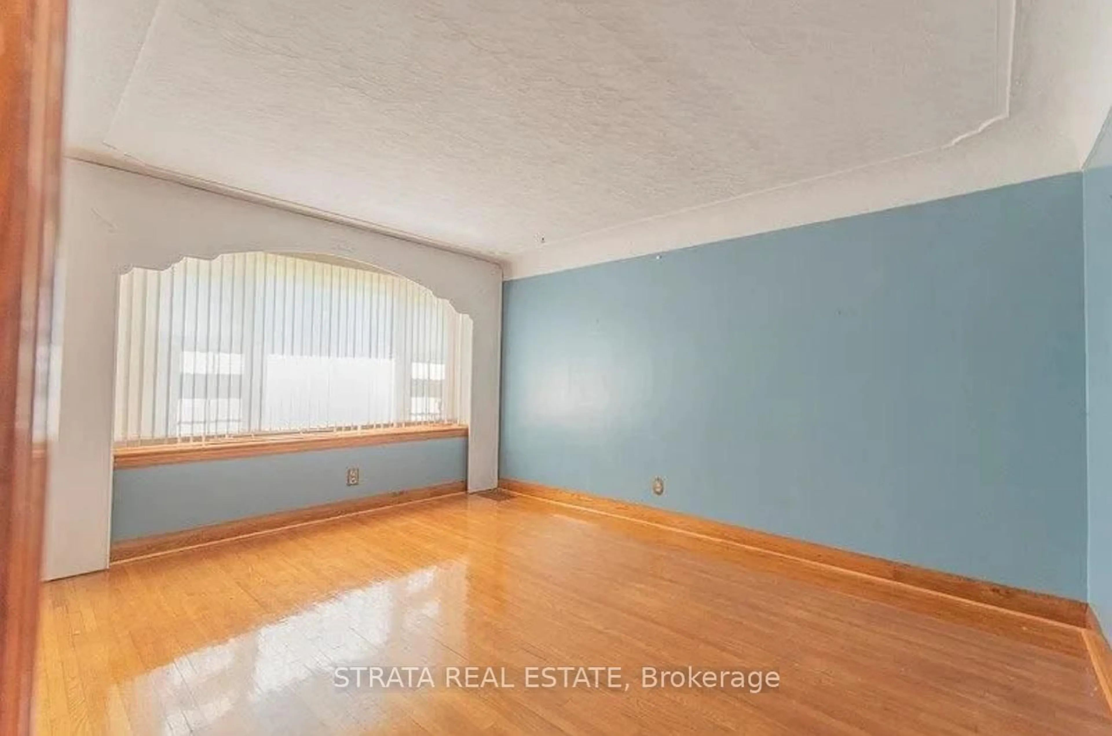 A pic of a room for 16 Kingsmount St, Hamilton Ontario L8S 3L3