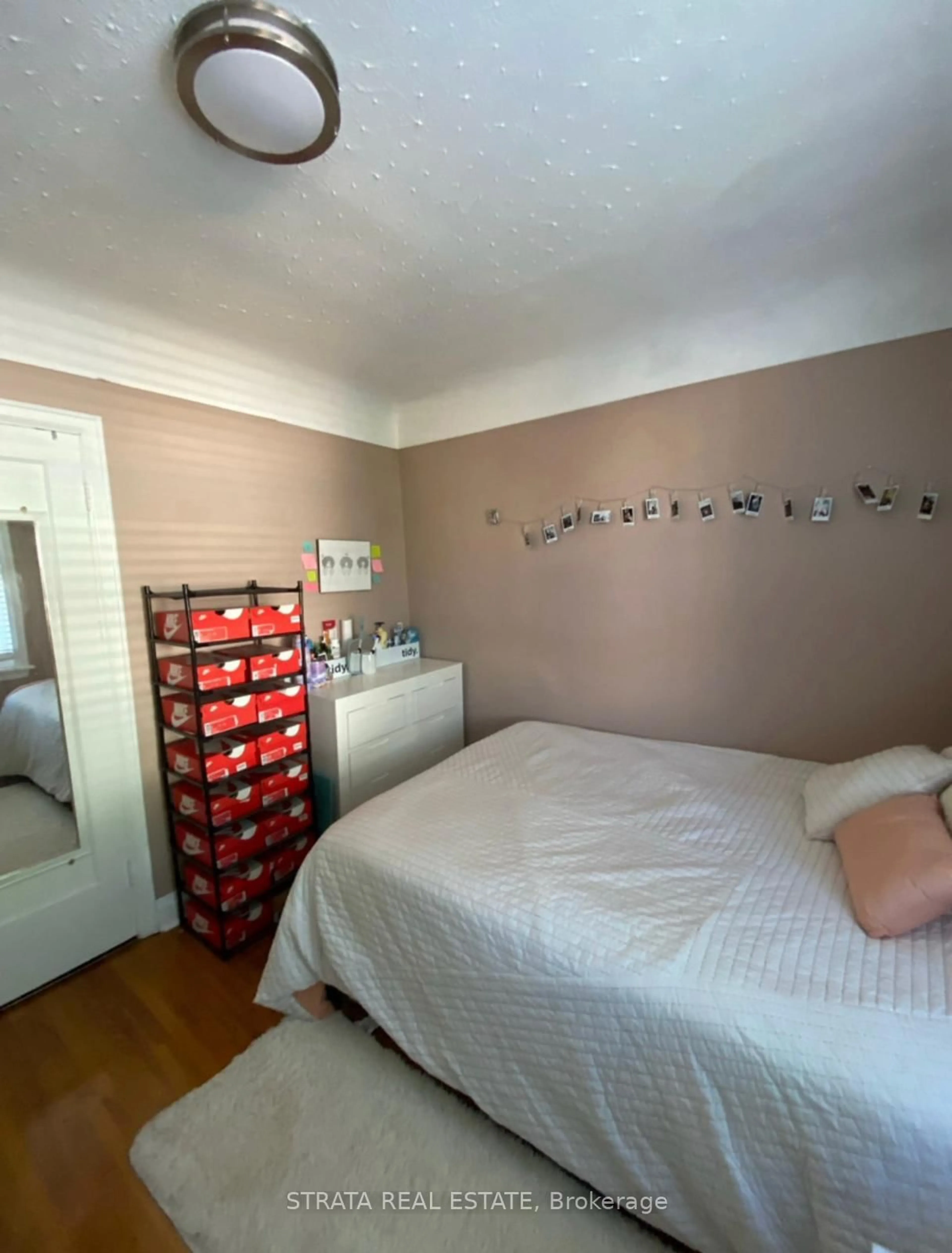 A pic of a room for 16 Kingsmount St, Hamilton Ontario L8S 3L3