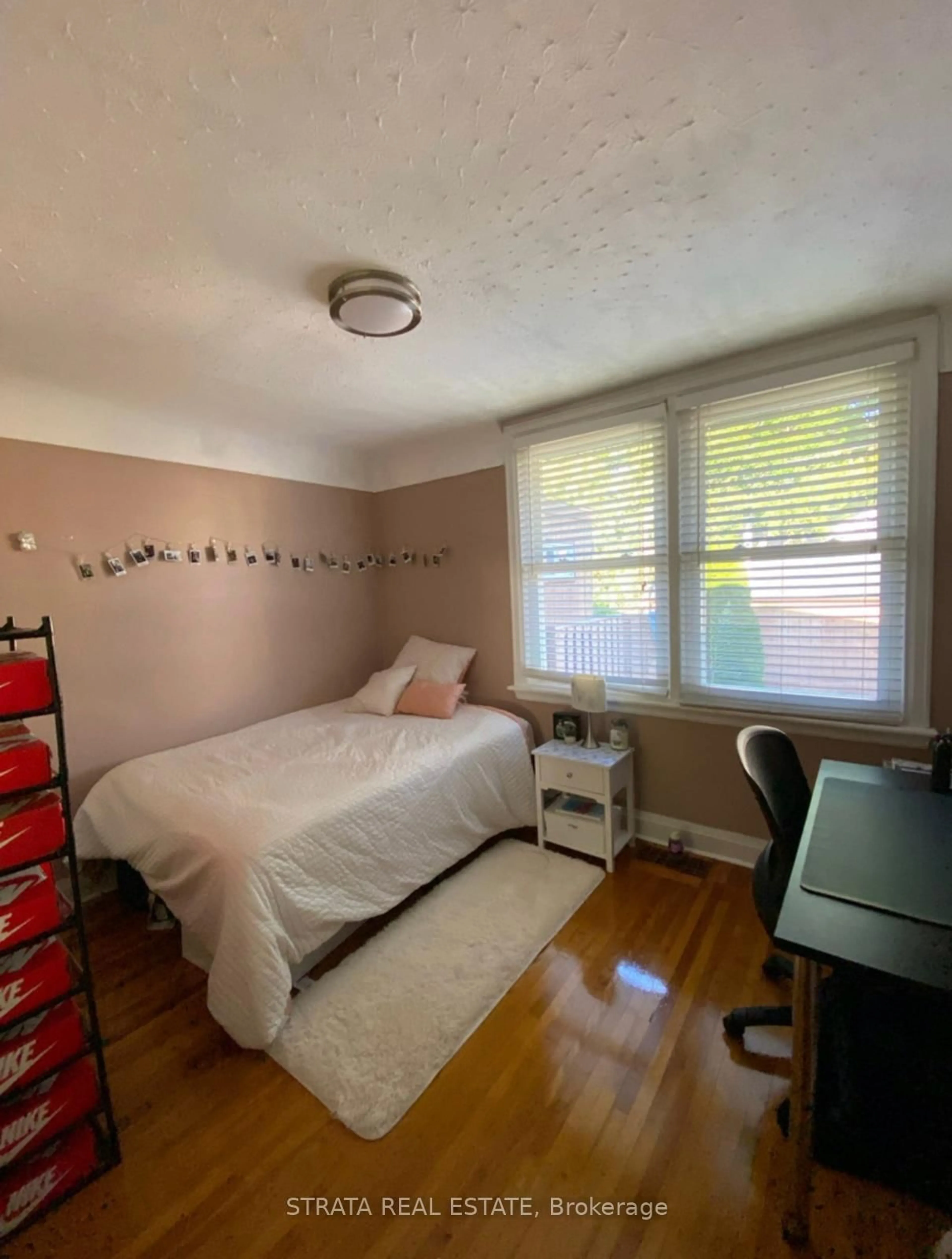 A pic of a room for 16 Kingsmount St, Hamilton Ontario L8S 3L3