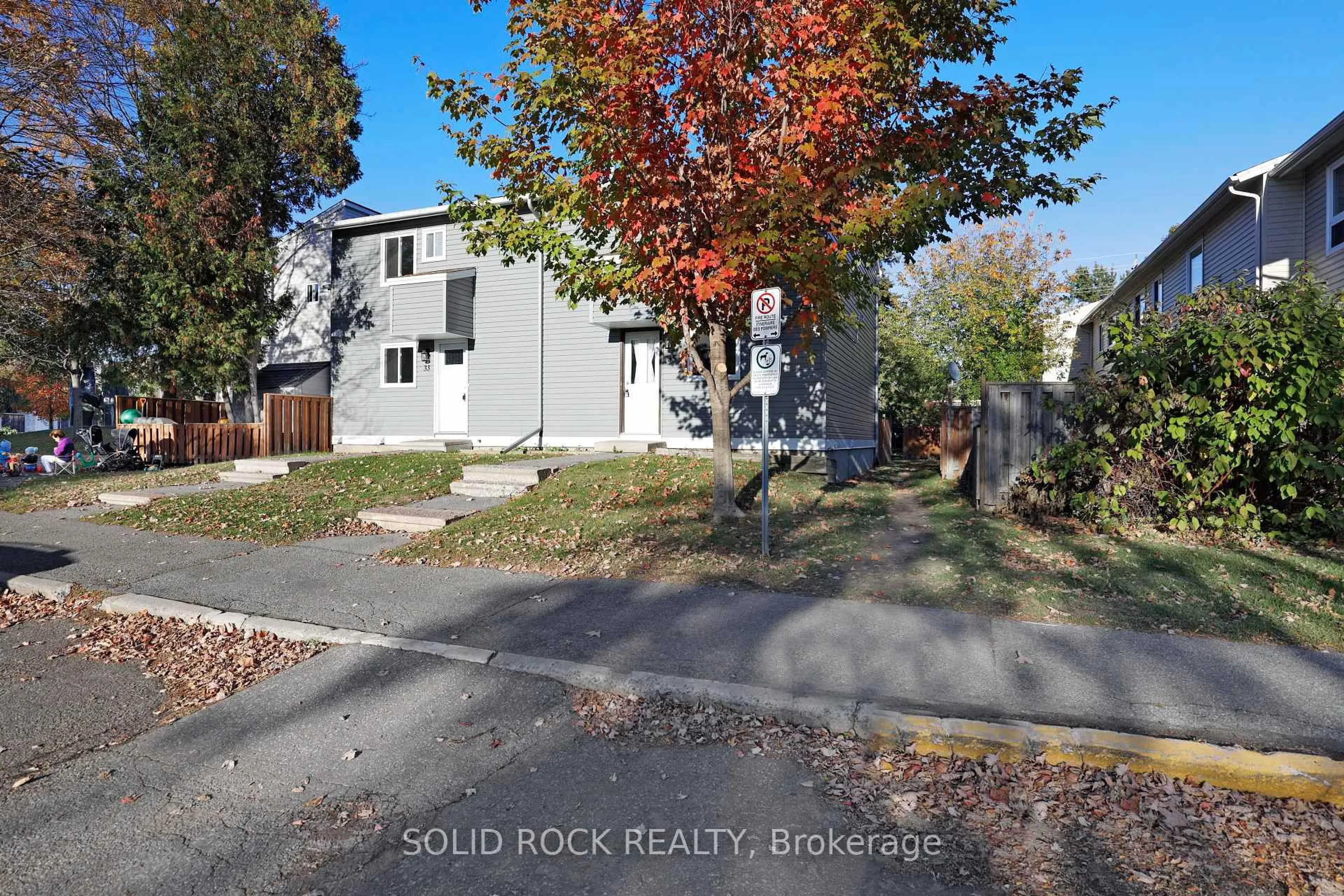 A pic from outside/outdoor area/front of a property/back of a property/a pic from drone, street for 35 Thistledown Crt, Ottawa Ontario K2J 1J4