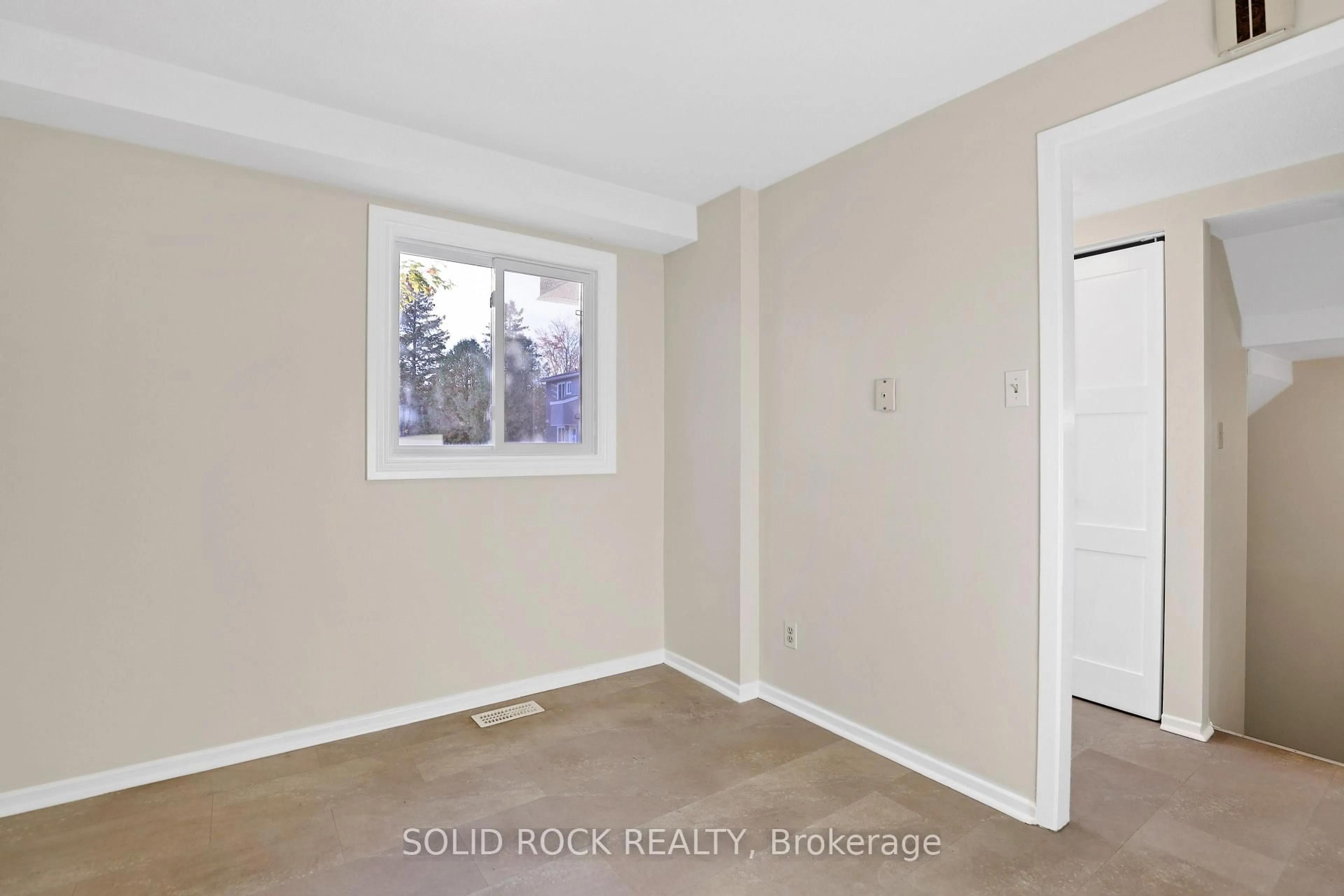 A pic of a room for 35 Thistledown Crt, Ottawa Ontario K2J 1J4