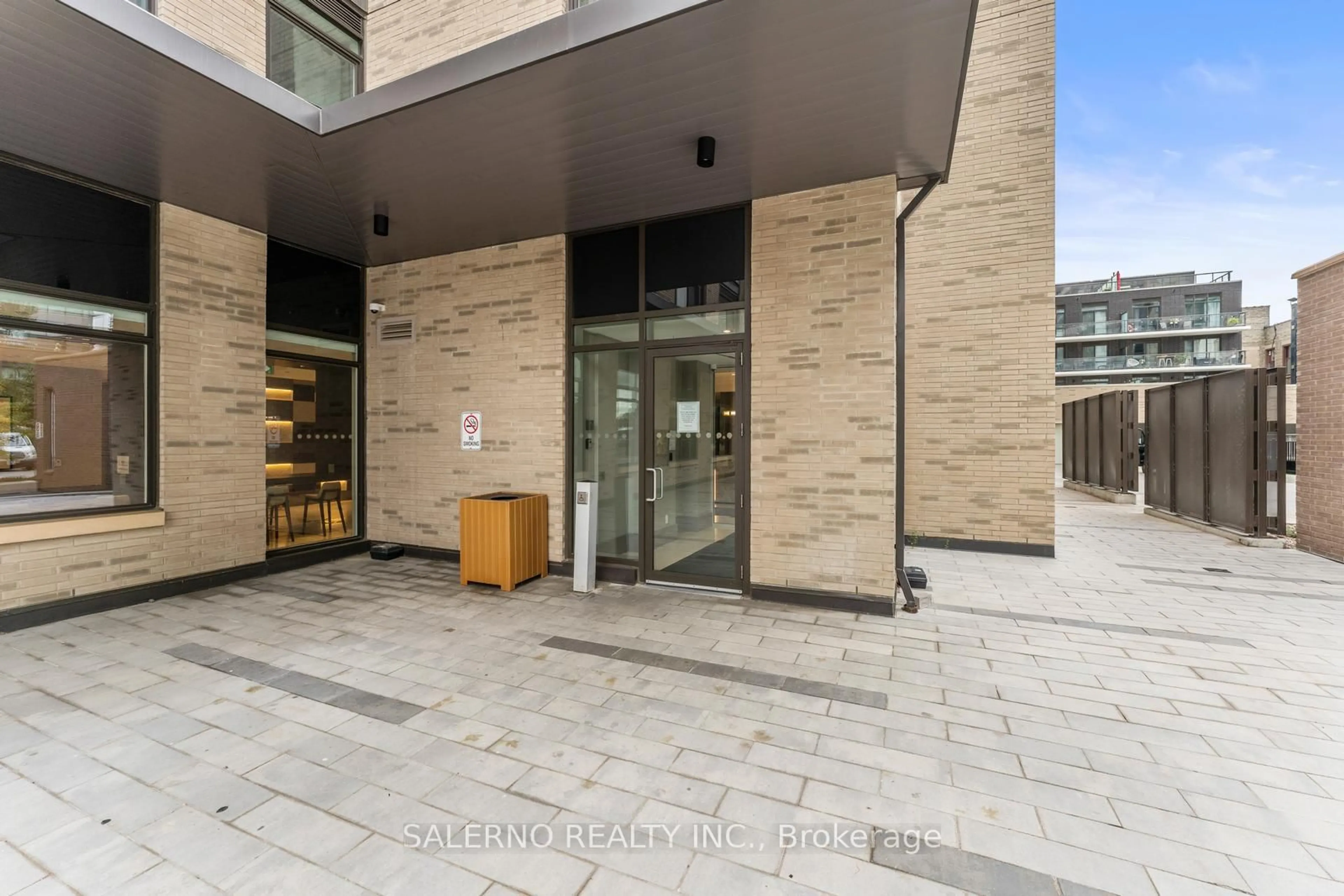 Indoor foyer for 55 Duke St #401, Kitchener Ontario N2H 0B7