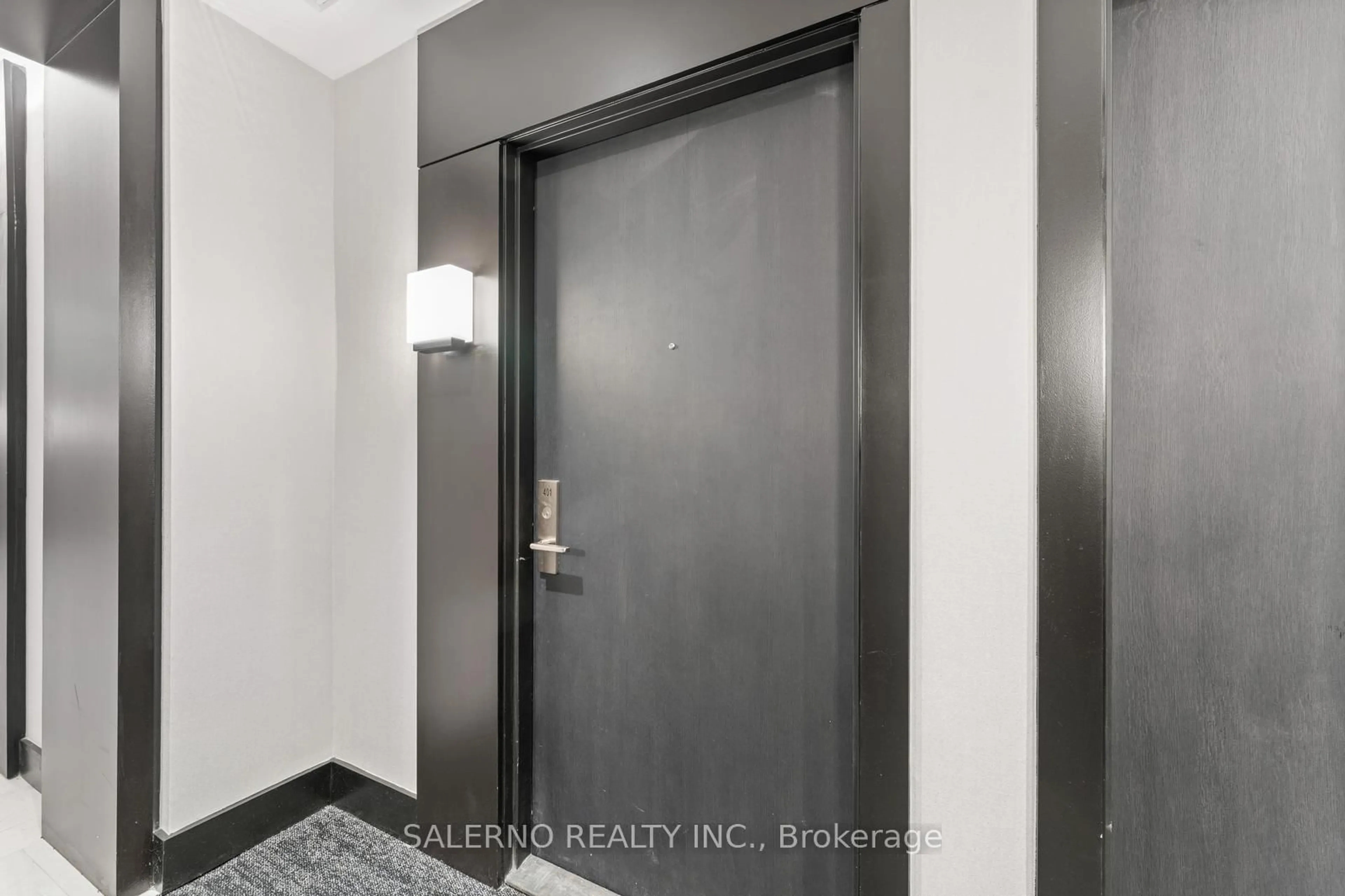 Indoor entryway for 55 Duke St #401, Kitchener Ontario N2H 0B7