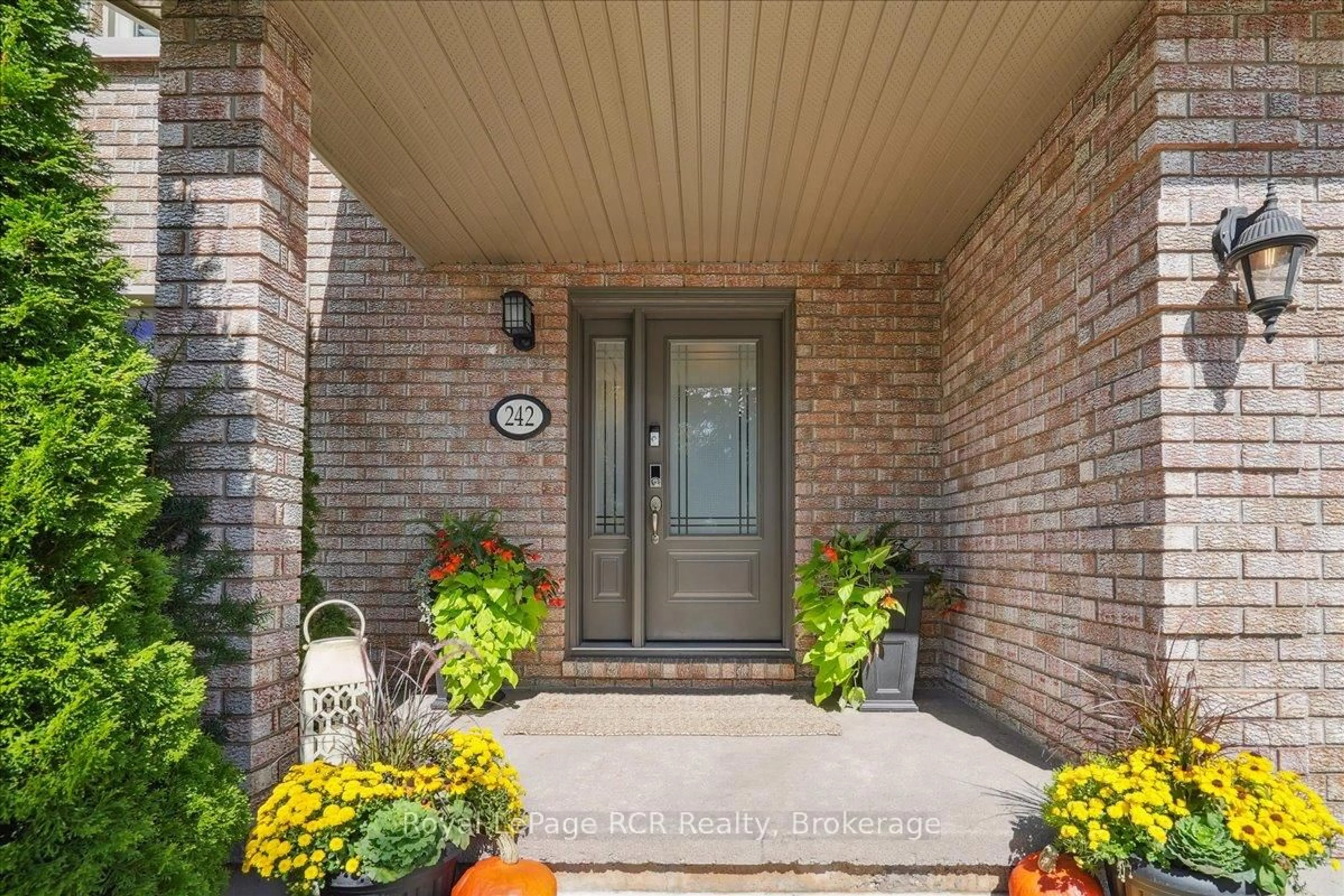 Indoor entryway for 242 1ST STREET A, Owen Sound Ontario N4K 6R5