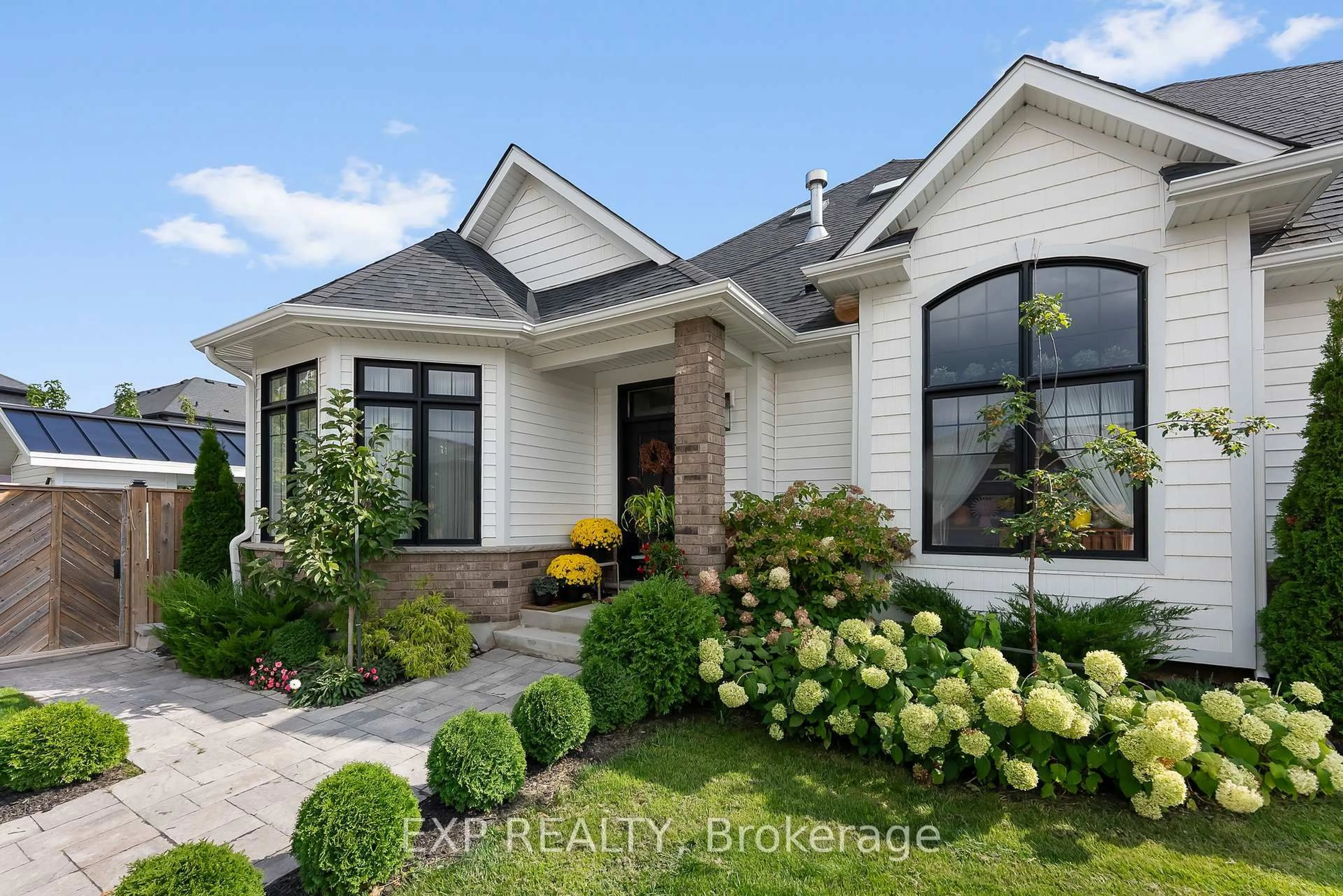 Home with vinyl exterior material, street for 155 Susan Dr, Pelham Ontario L2E 7K8