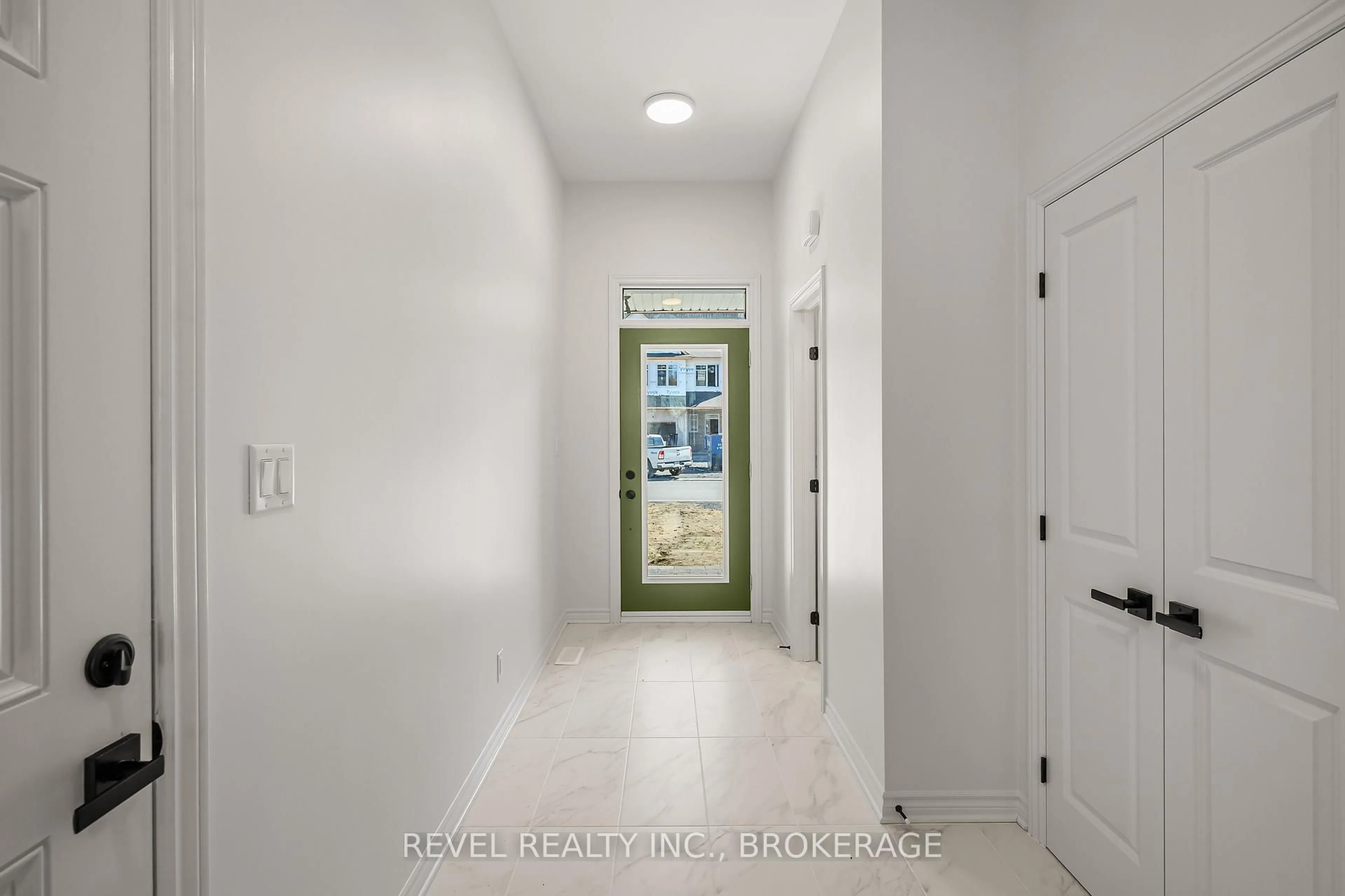 Indoor entryway for 332 Dockside Dr, Kingston Ontario K7K 0L6