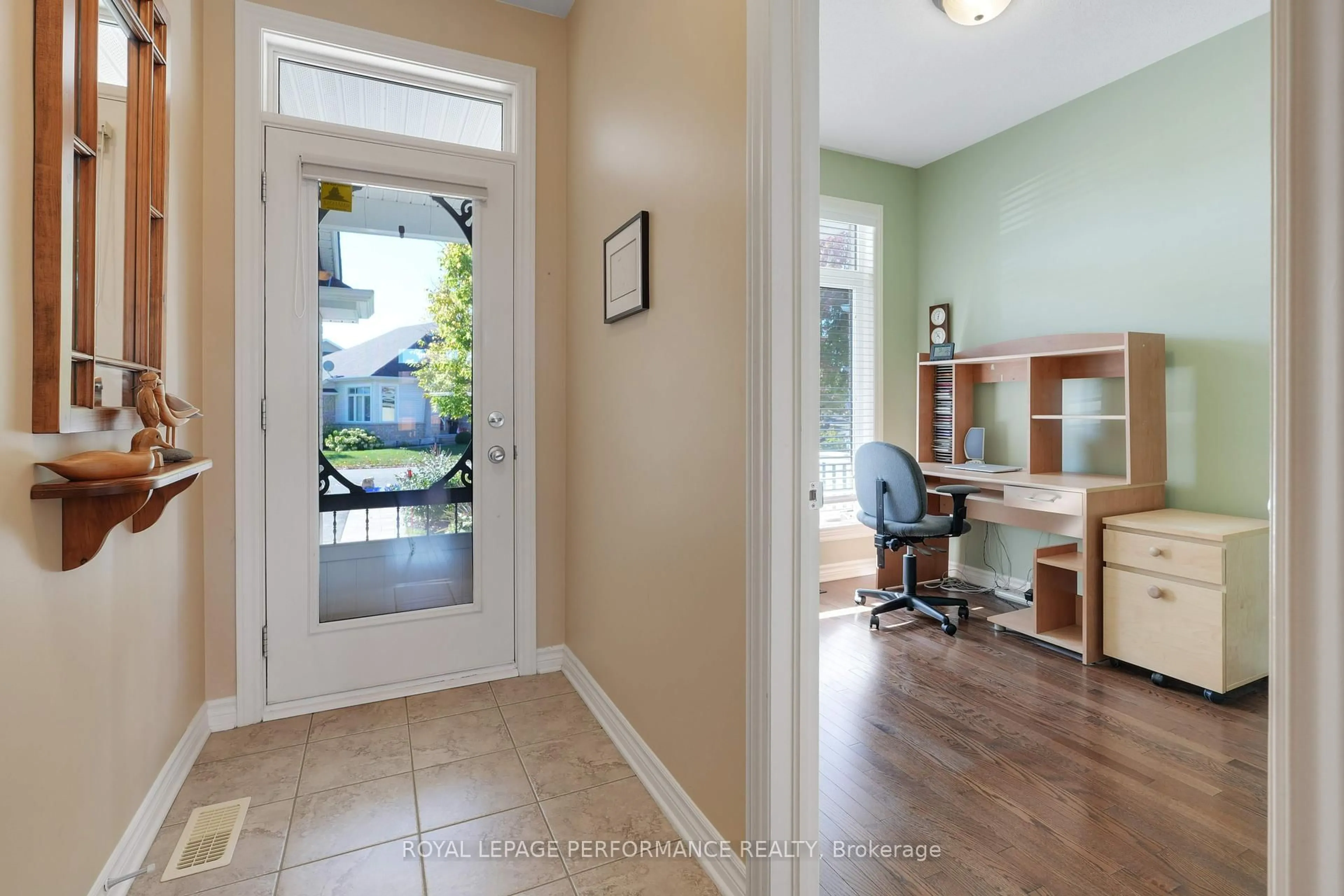 Indoor entryway for 240 Bulrush Cres, Ottawa Ontario K1T 0E6