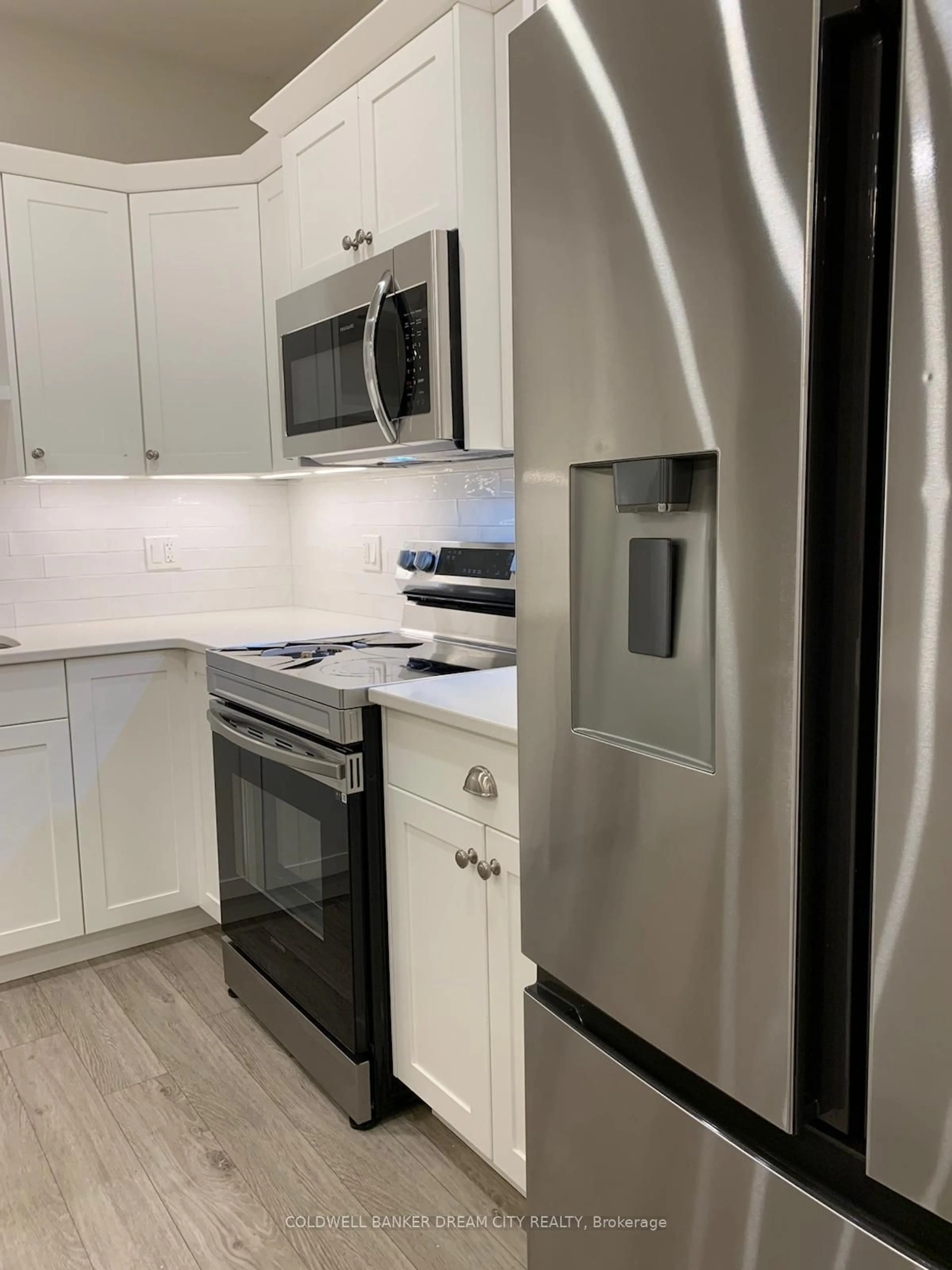 Standard kitchen, unknown for 46 Curren Cres, Tillsonburg Ontario N4G 0J3