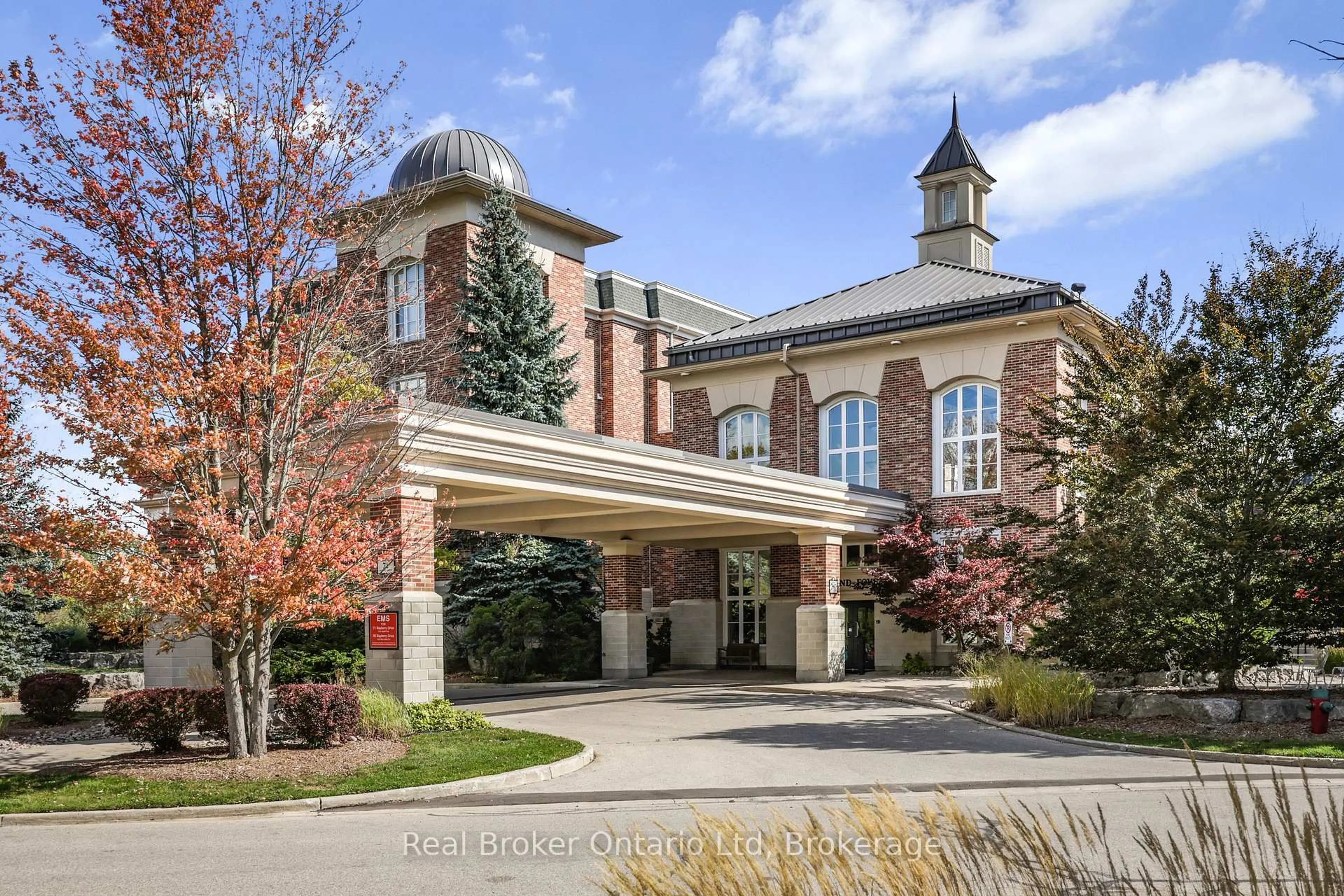 Indoor foyer for 71 Bayberry Dr #D307, Guelph Ontario N1G 5K9