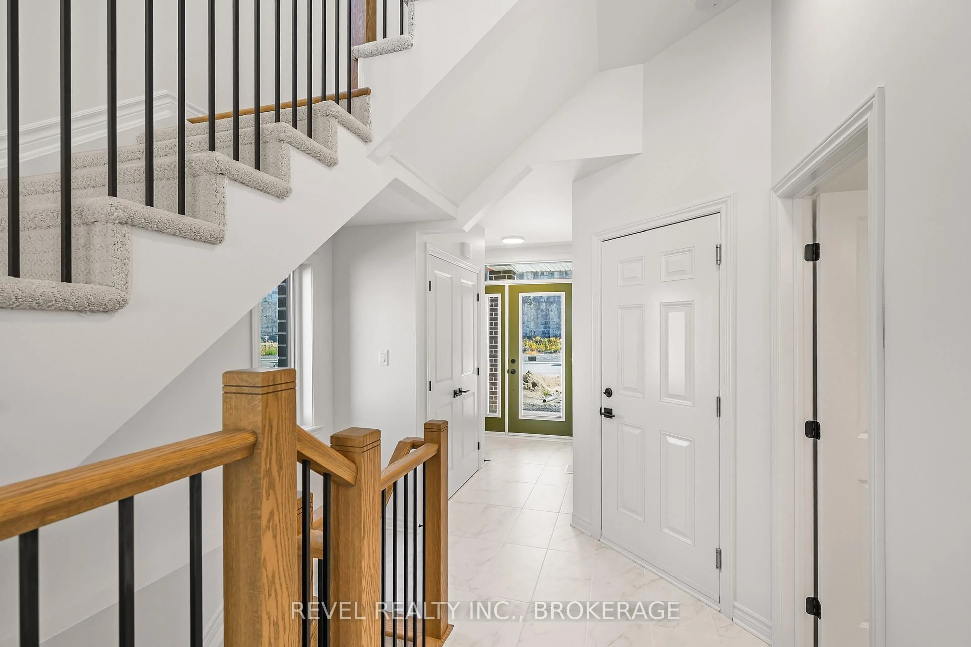 Indoor entryway for 336 Dockside Dr, Kingston Ontario K7K 0L6