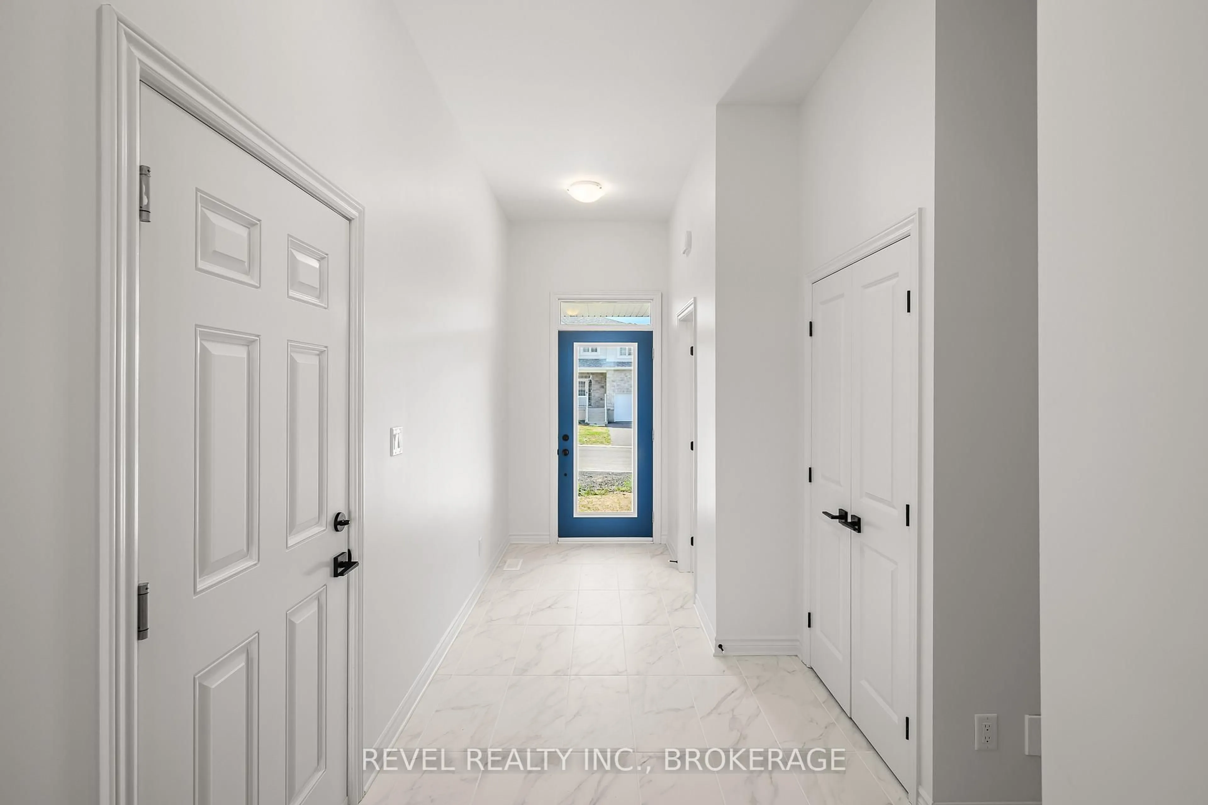 Indoor entryway for 1521 Scarlet St, Kingston Ontario K7K 0H7