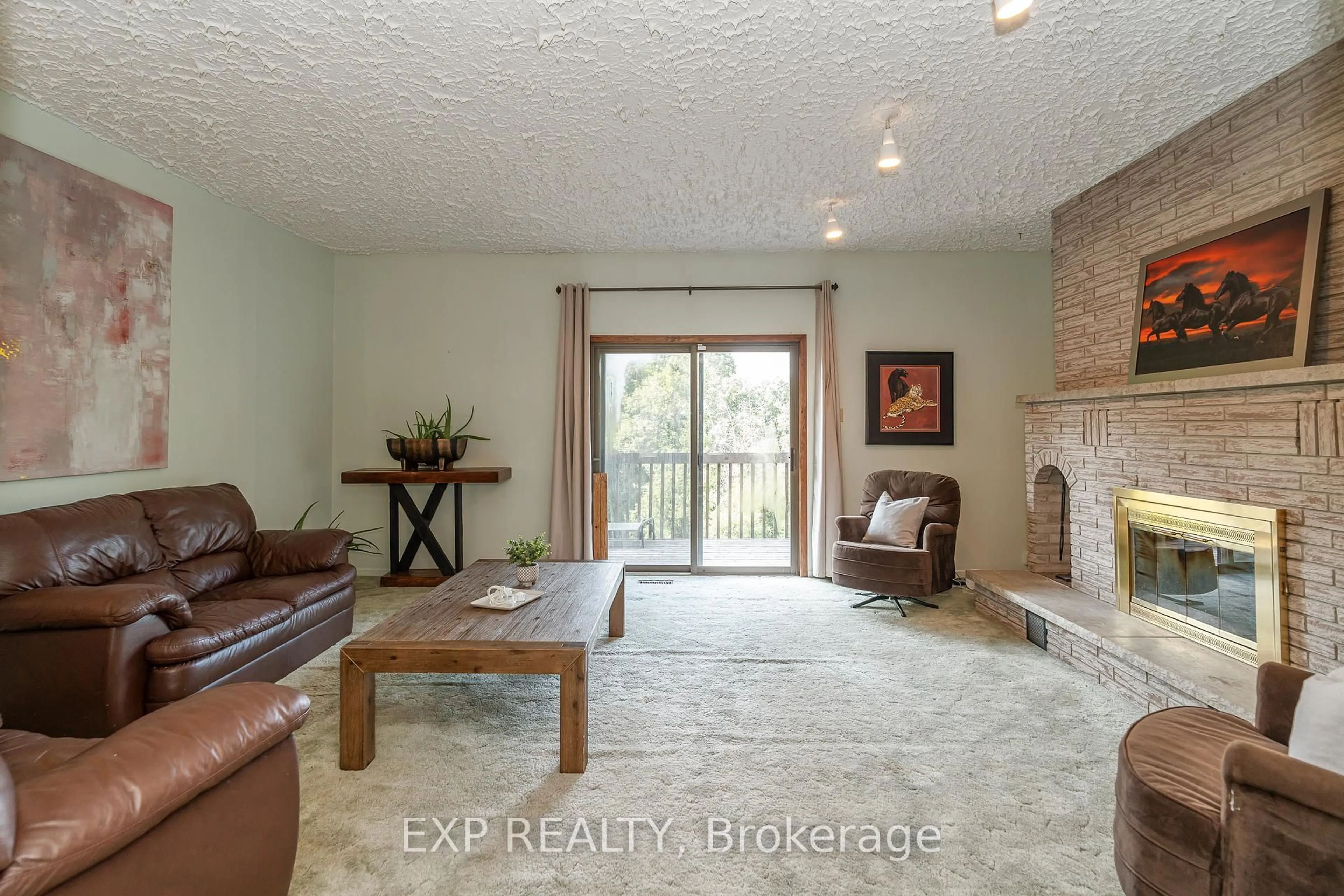 Living room with furniture, unknown for 1437 Usborne St, Braeside Ontario K0A 1G0