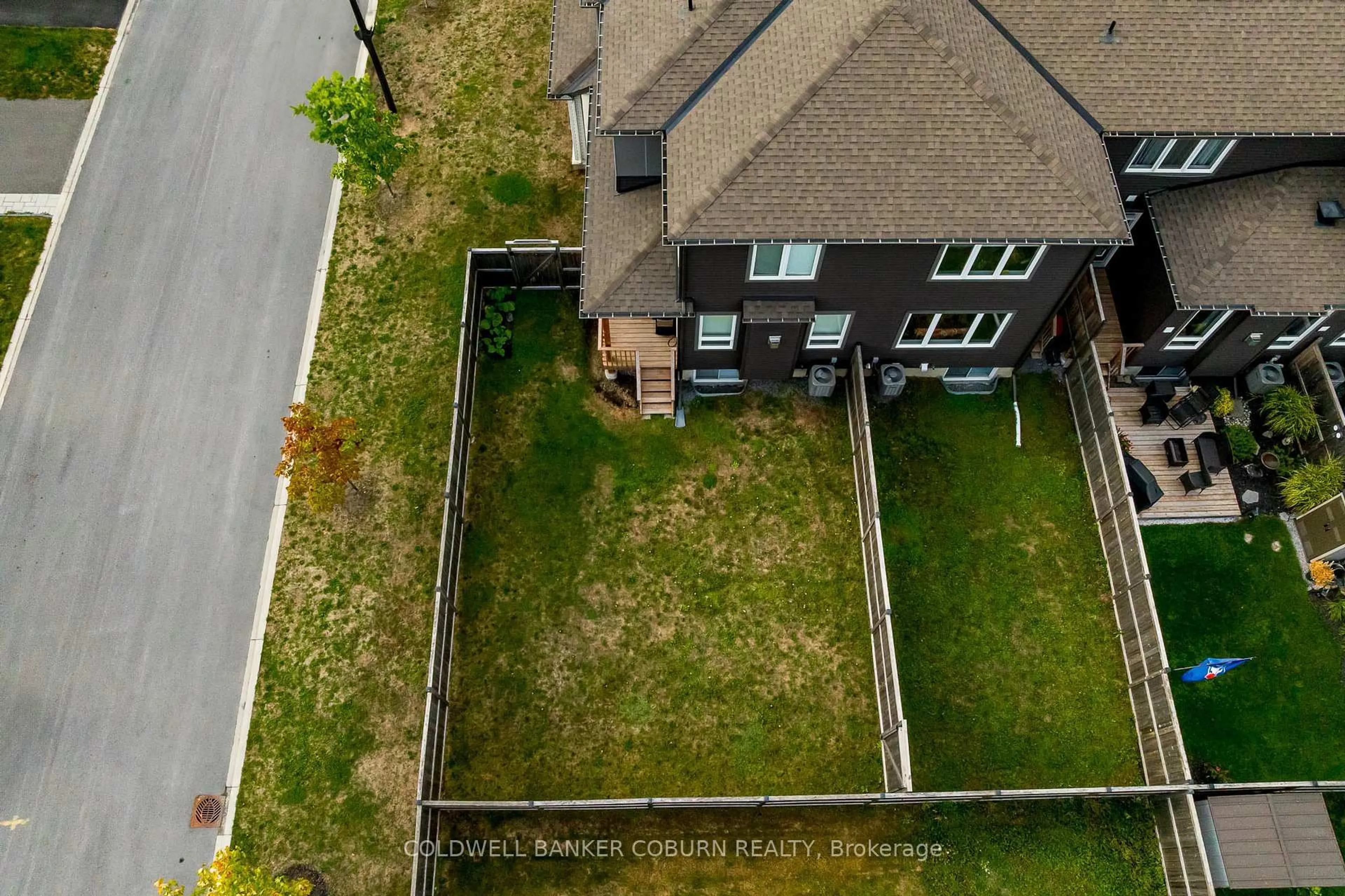 A pic from outside/outdoor area/front of a property/back of a property/a pic from drone, street for 161 Jardiniere St, Ottawa Ontario K2S 2K1