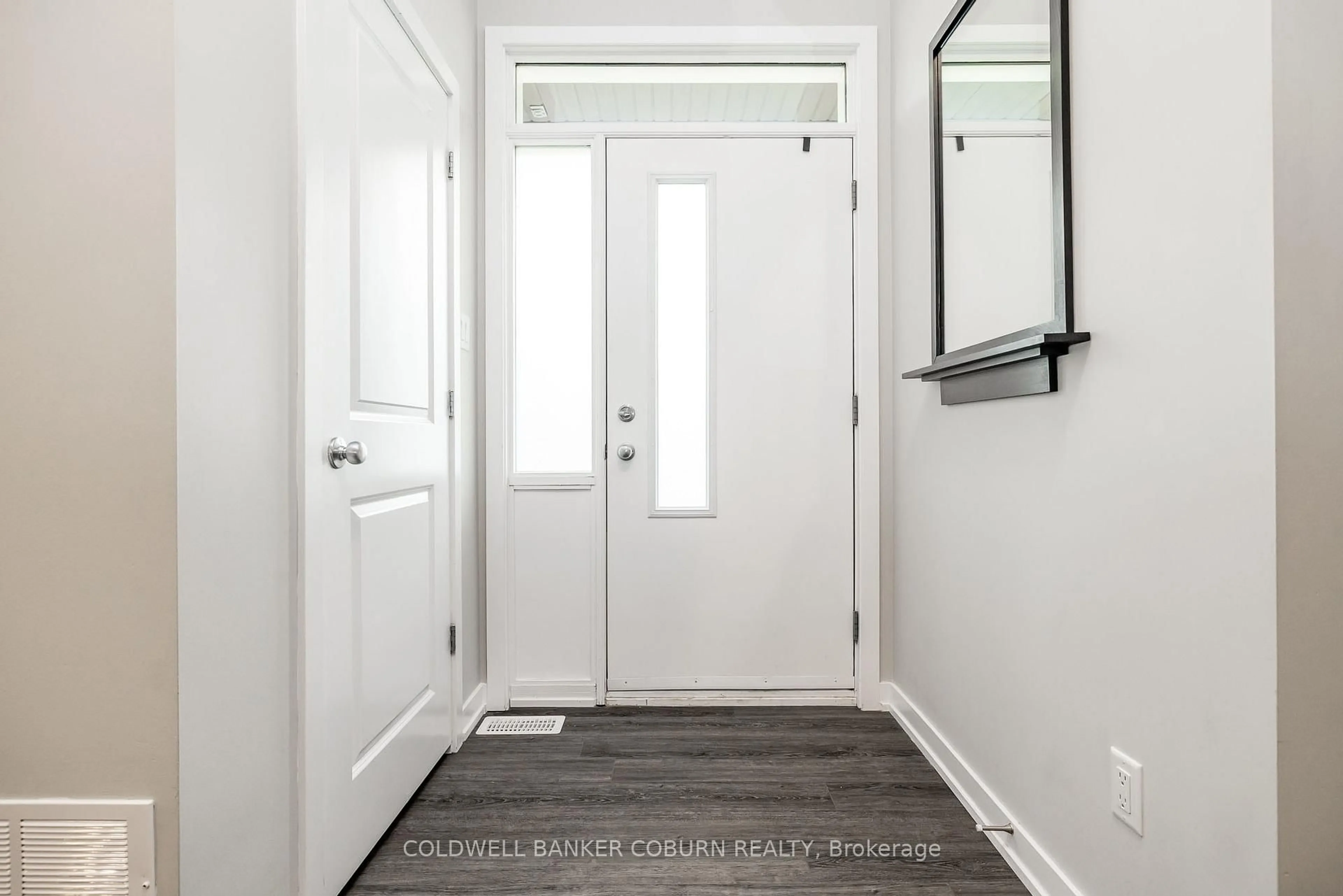 Indoor entryway for 161 Jardiniere St, Ottawa Ontario K2S 2K1