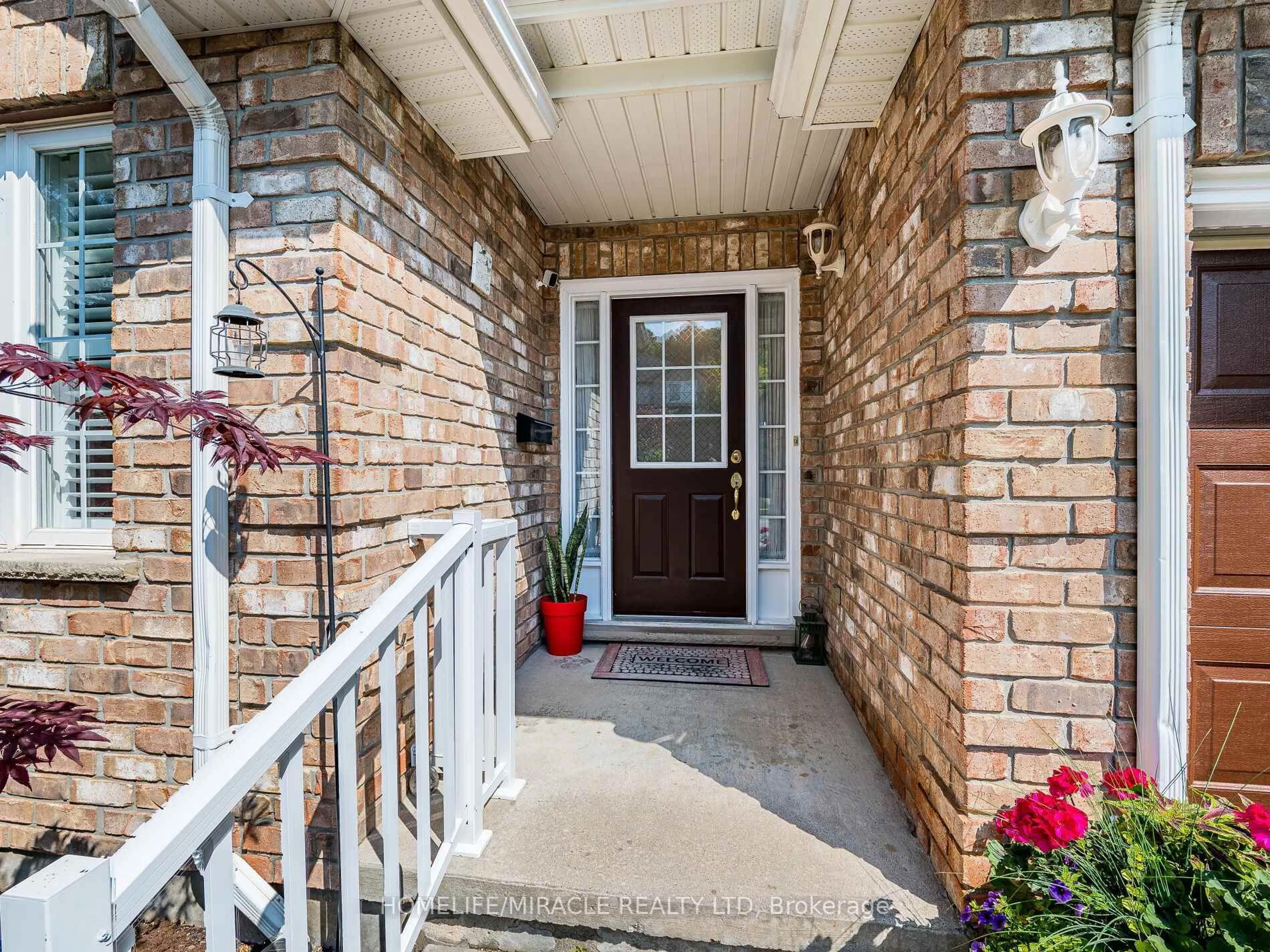 Indoor entryway for 678 Salzburg Dr, Waterloo Ontario N2V 2N8