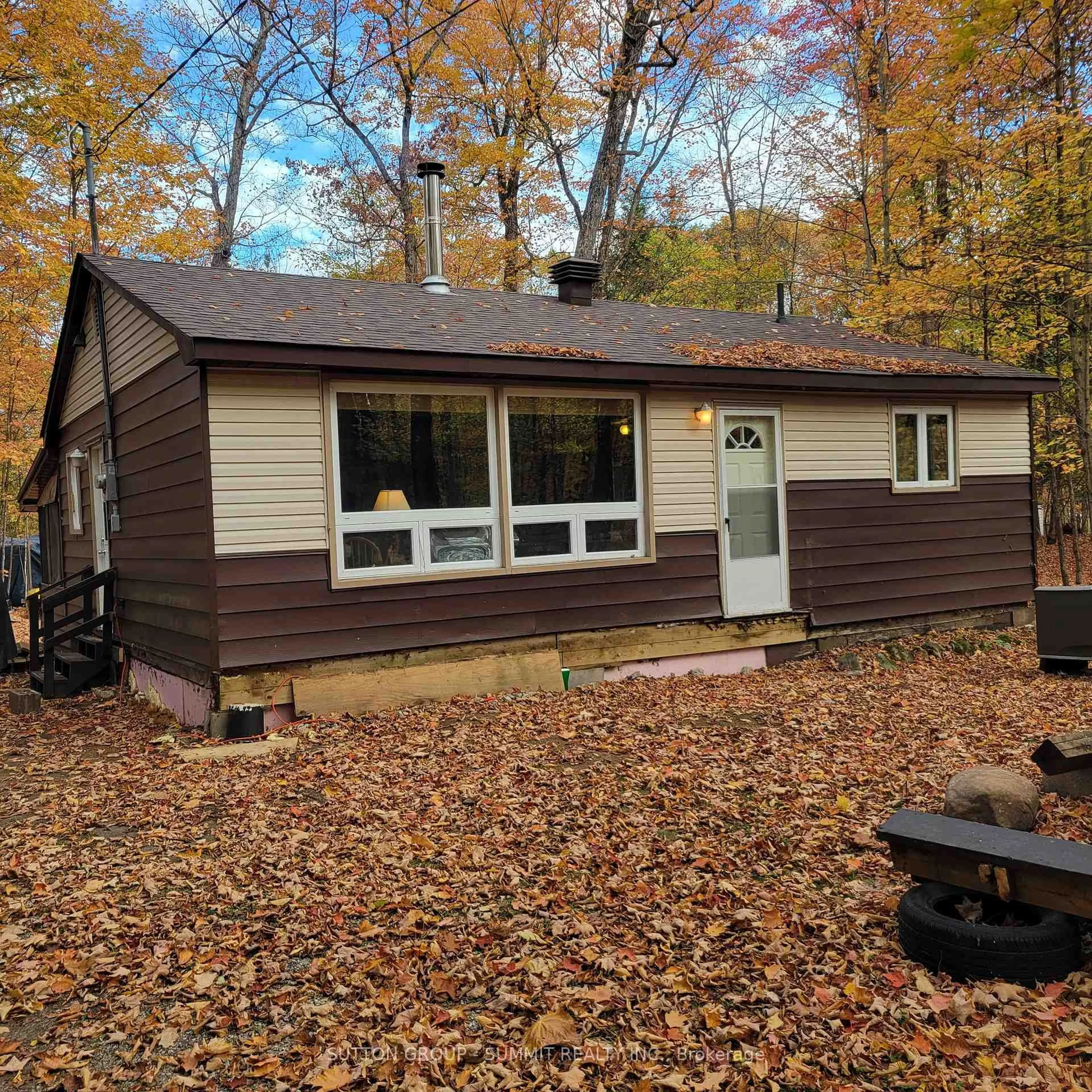 Home with vinyl exterior material, unknown for 57 Maple Grove Dr, Huntsville Ontario P1H 2J3